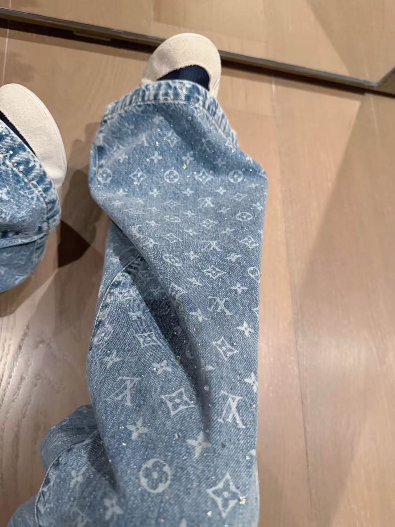 LVラインストーンプリントウォッシュデニムジーンズ【50％割引+送料無料】