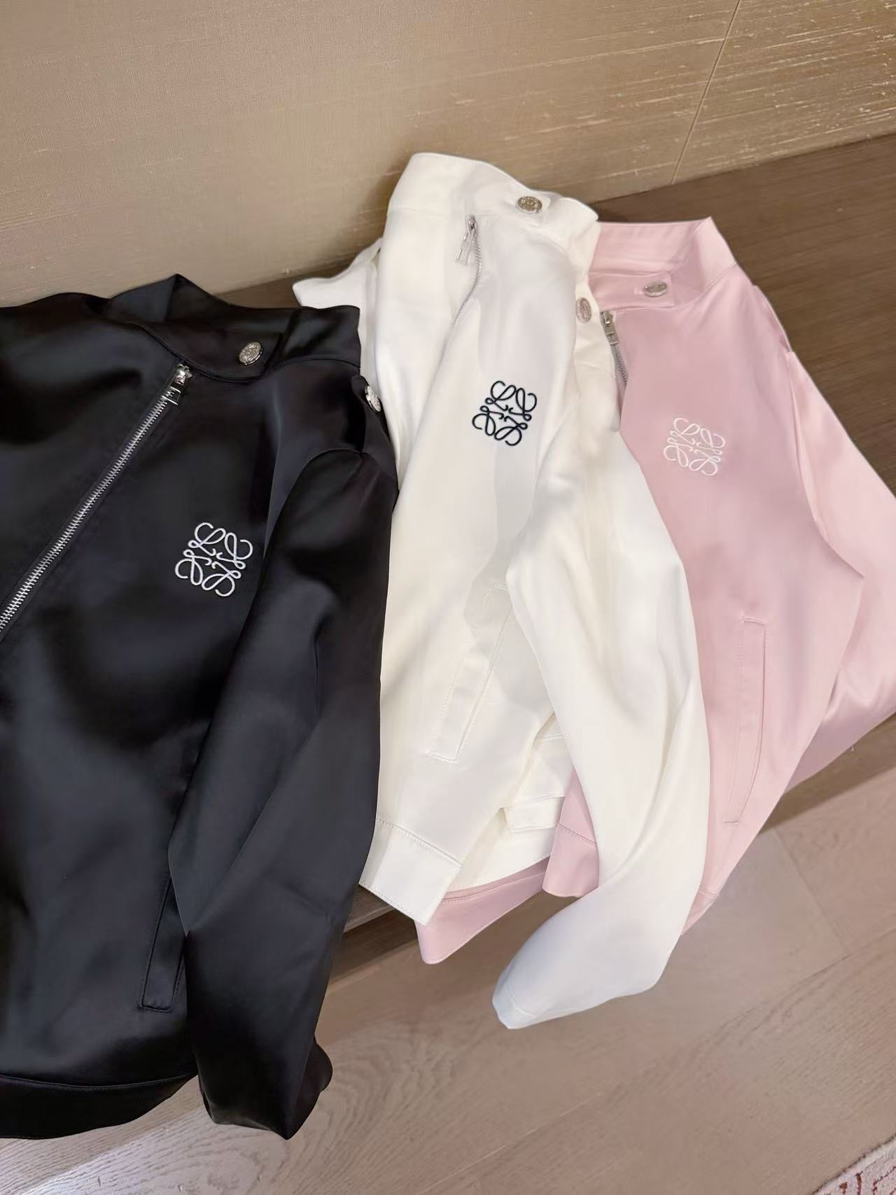 L0WEW 刺繍ロゴ ジップアップジャケット【50％割引+送料無料】