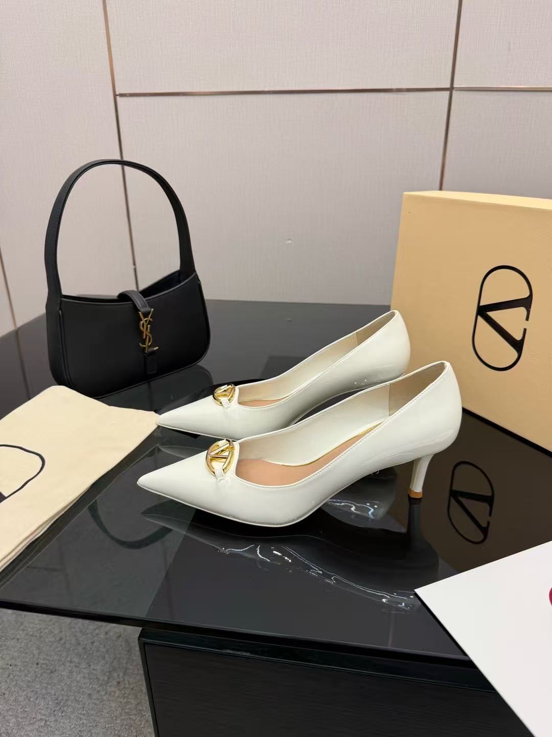 VALENT1NO 高品質ポインテッドトゥ パテントレザーハイヒール【50％割引+送料無料】