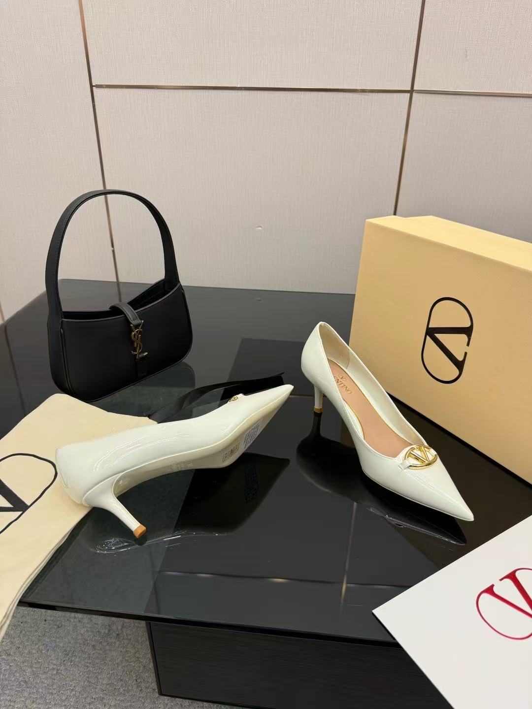 VALENT1NO 高品質ポインテッドトゥ パテントレザーハイヒール【50％割引+送料無料】