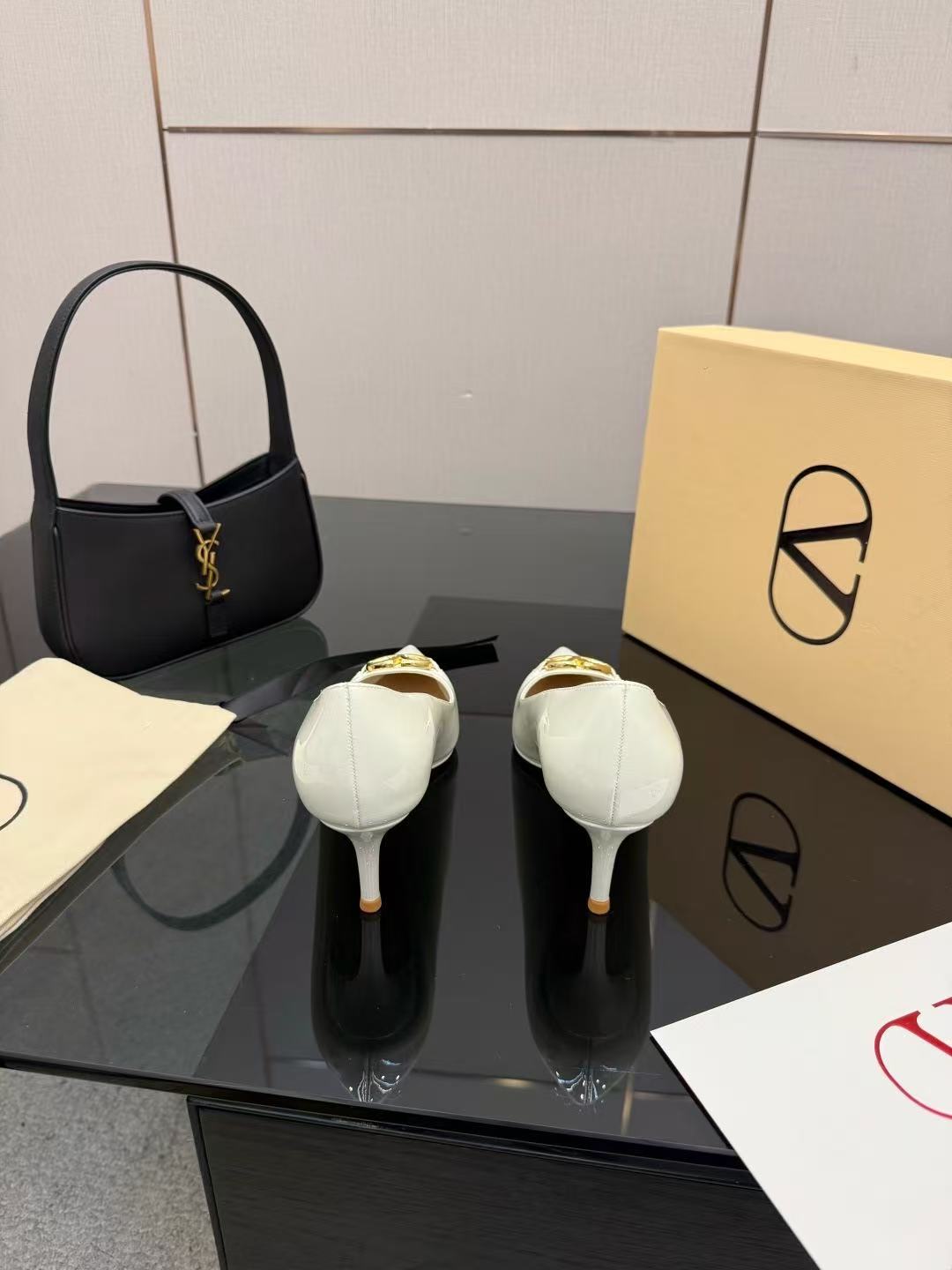 VALENT1NO 高品質ポインテッドトゥ パテントレザーハイヒール【50％割引+送料無料】