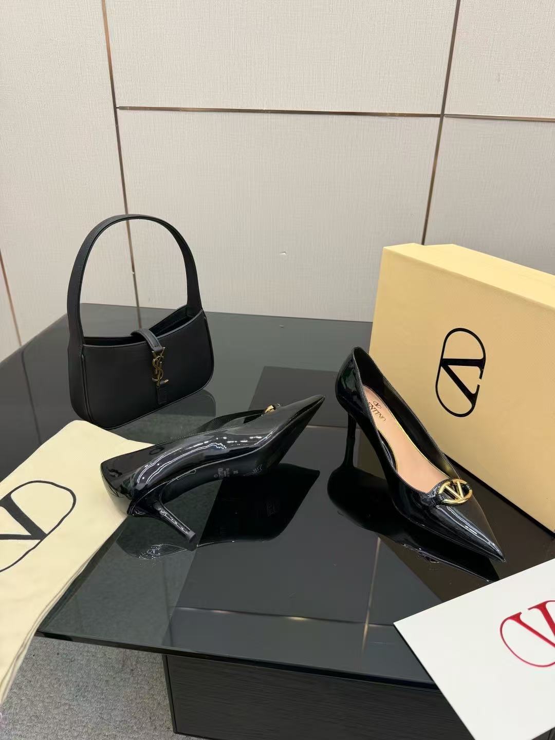 VALENT1NO 高品質ポインテッドトゥ パテントレザーハイヒール【50％割引+送料無料】