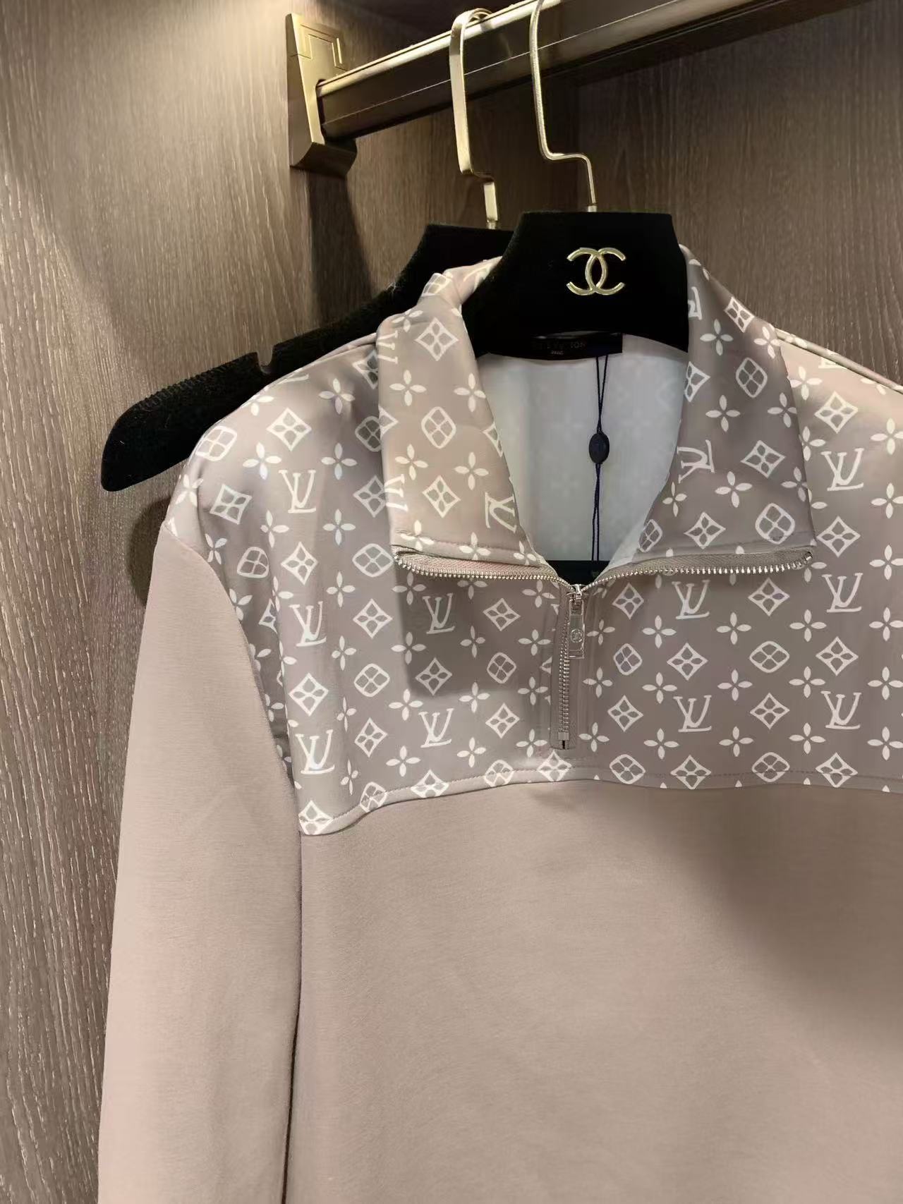 LVスタンドカラーハーフジップスウェットシャツ【50％割引+送料無料】