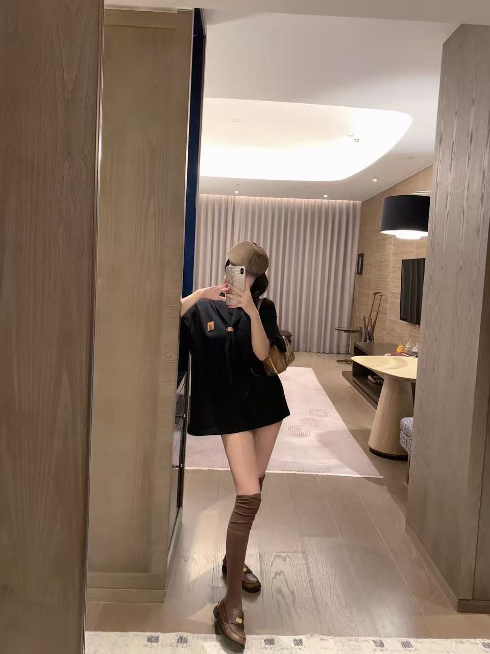 L0WEWレースアップTシャツ【50％割引+送料無料】【50％割引+送料無料】