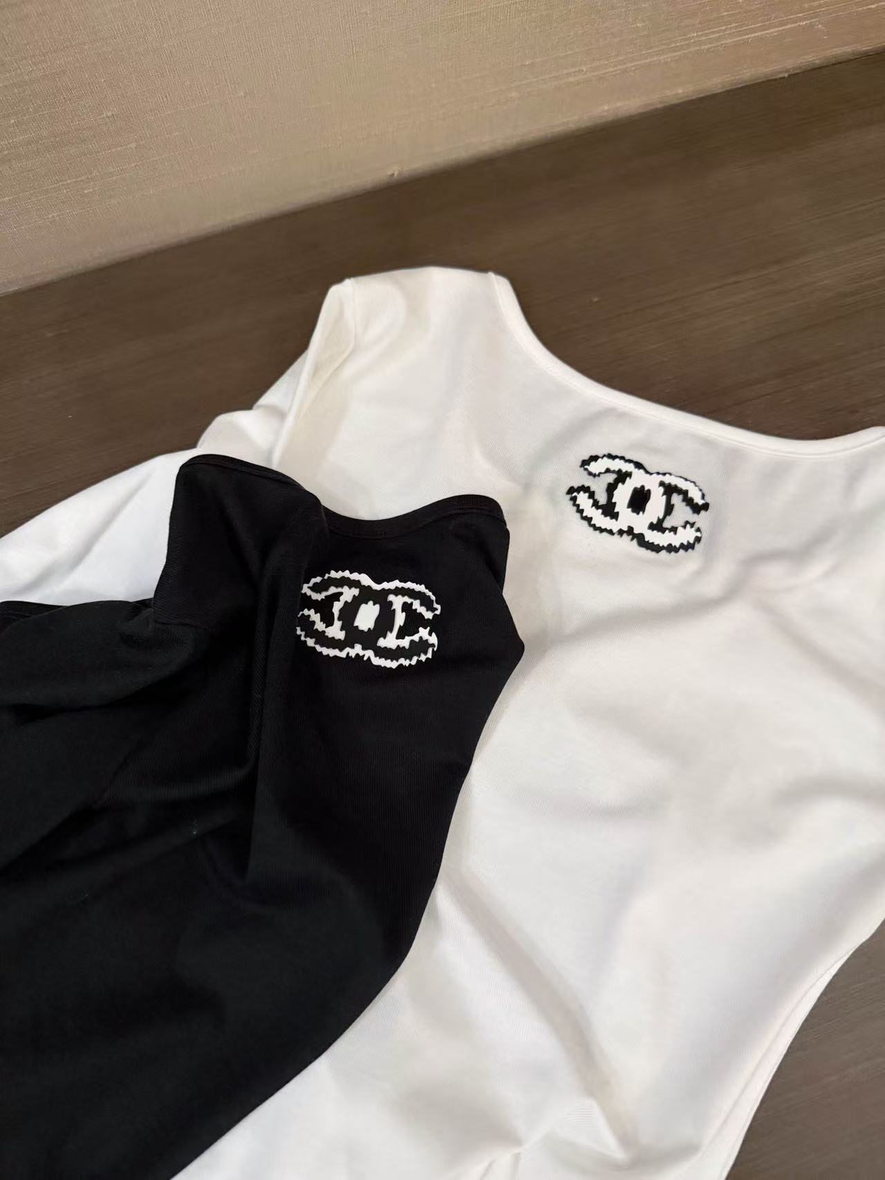 CHANE1 3DレターTシャツ【50％割引+送料無料】