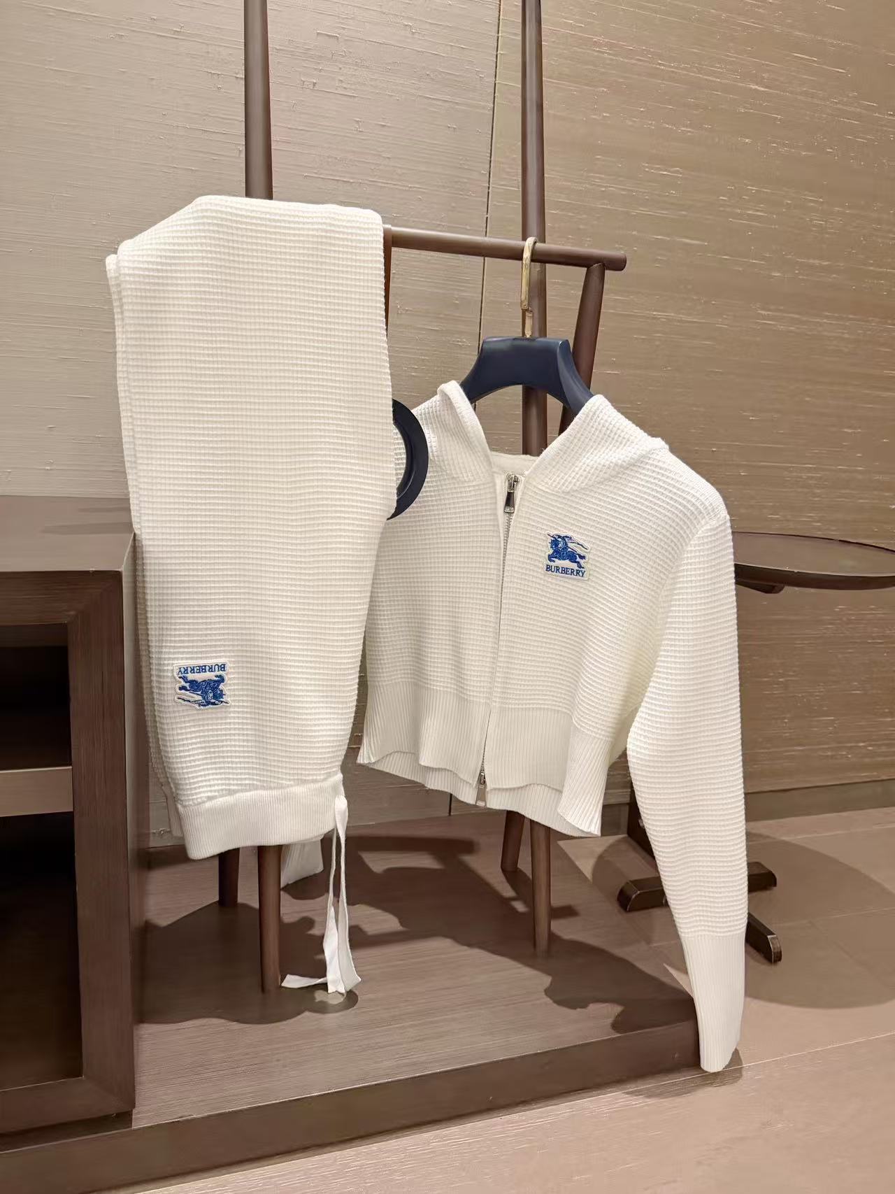 BUR8ERRY ウォーホース パーカー + パンツ ツーピースセット【50％割引+送料無料】