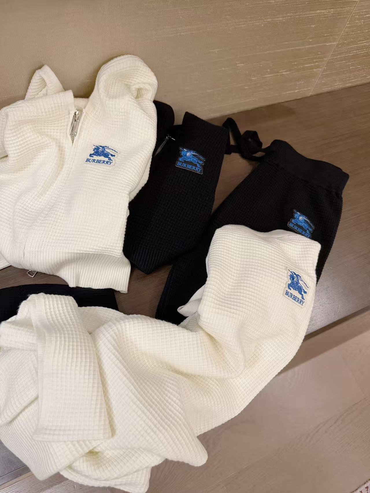 BUR8ERRY ウォーホース パーカー + パンツ ツーピースセット【50％割引+送料無料】