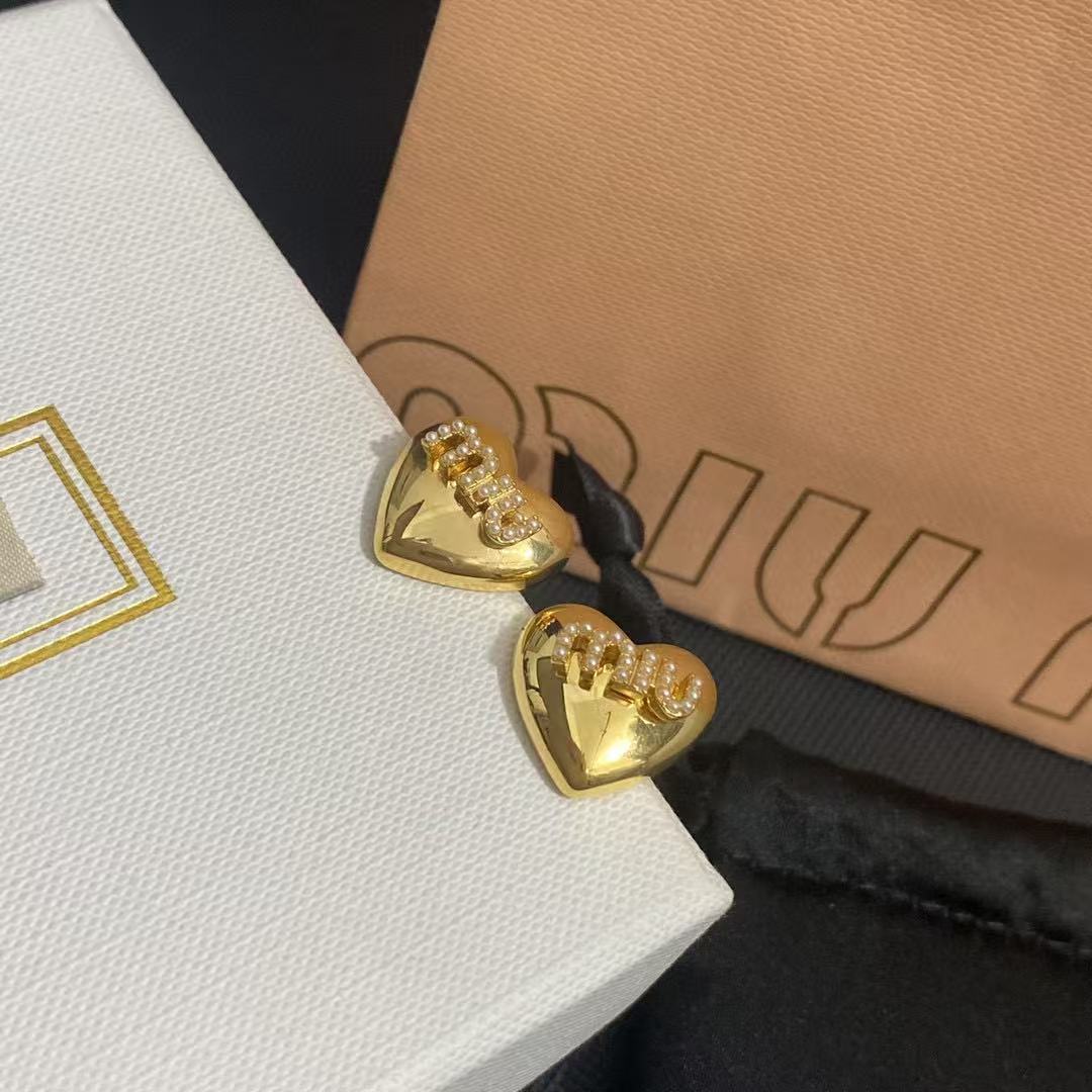 M1UM1U ハート型レターイヤリング【50％割引+送料無料】