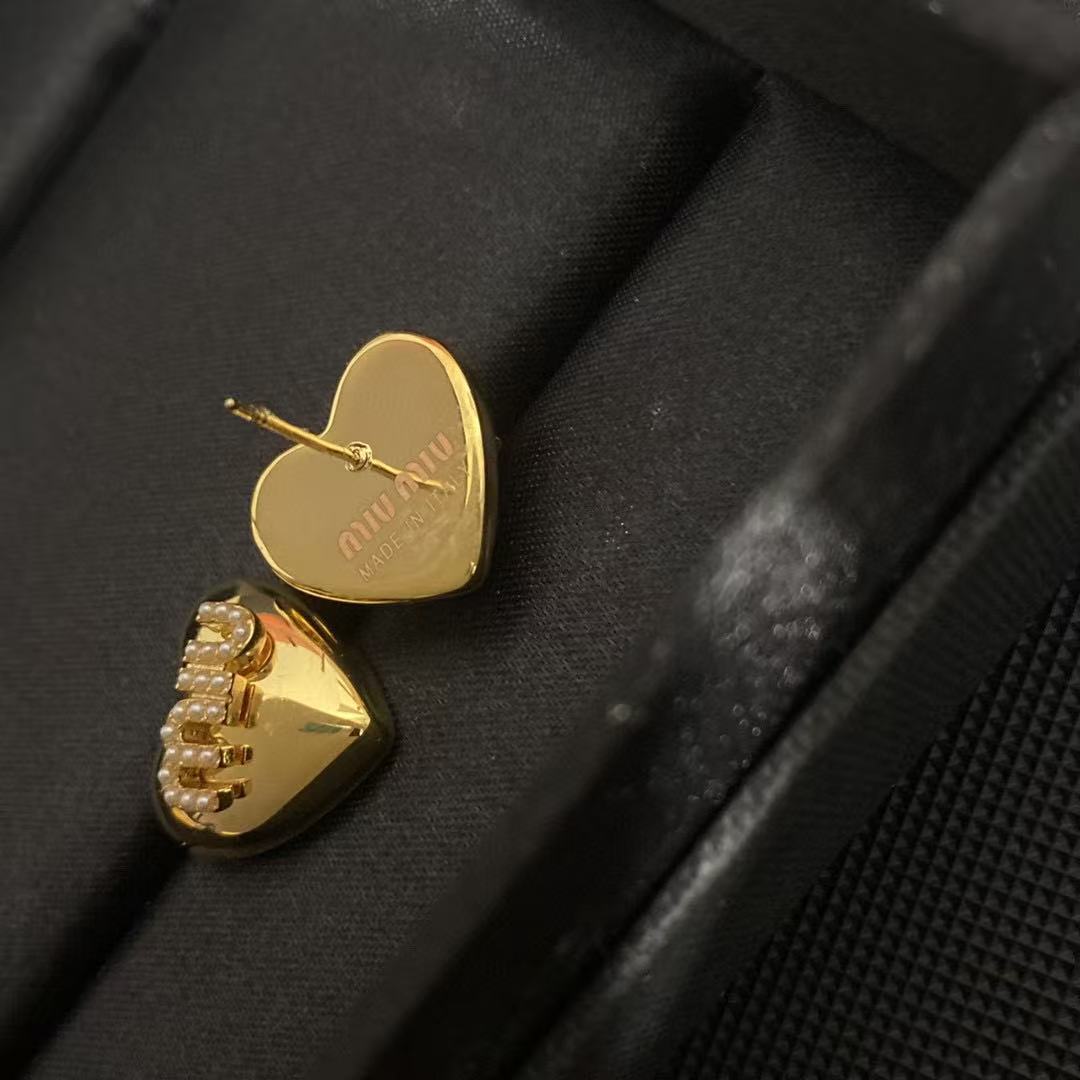 M1UM1U ハート型レターイヤリング【50％割引+送料無料】