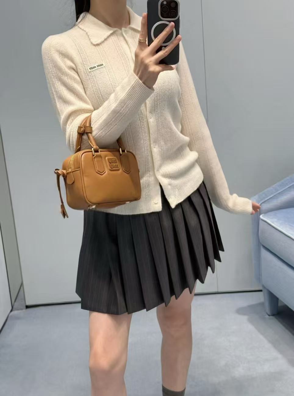 M1UM1U 襟付きレターウールカーディガン【50％割引+送料無料】