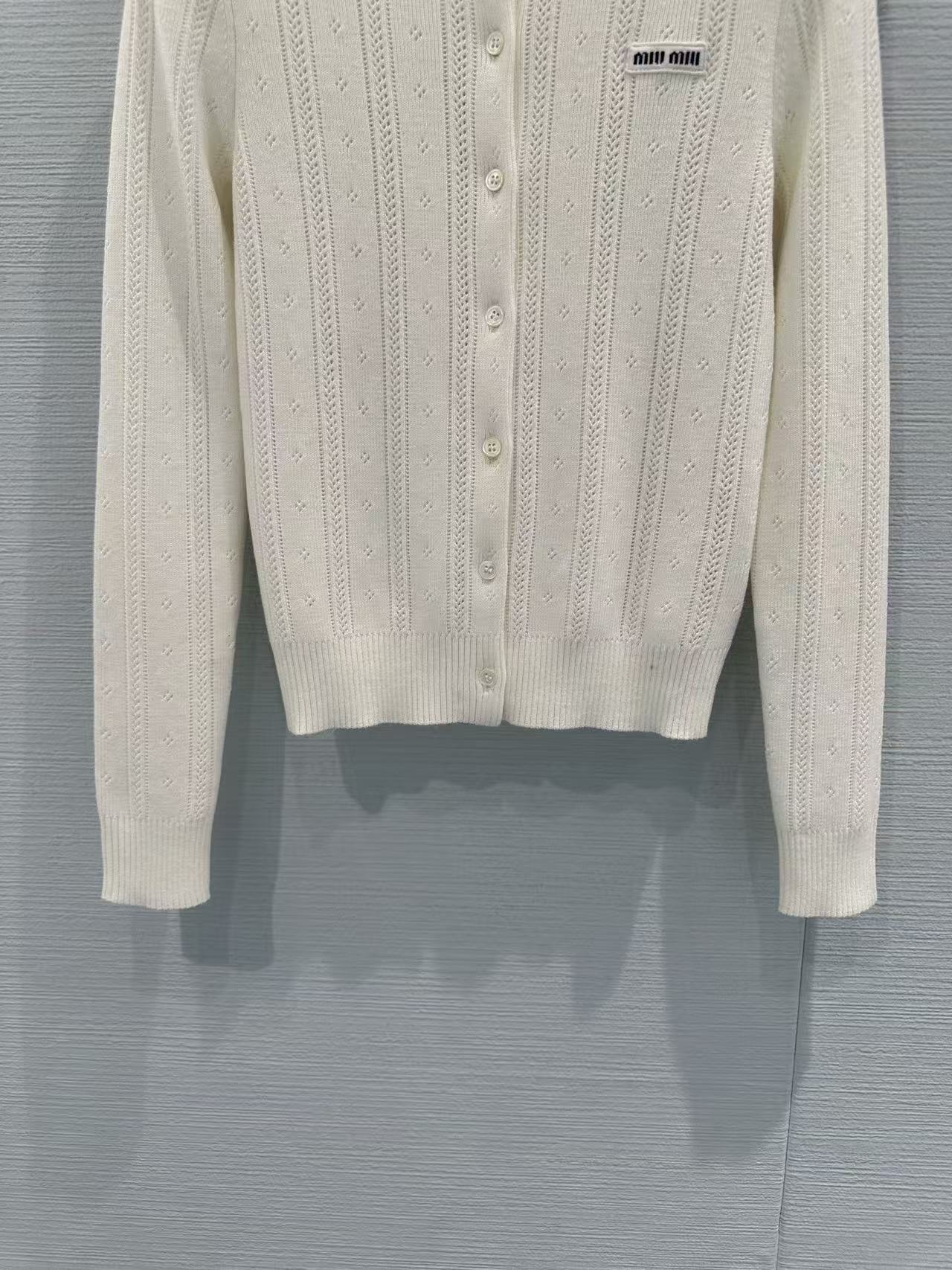 M1UM1U 襟付きレターウールカーディガン【50％割引+送料無料】