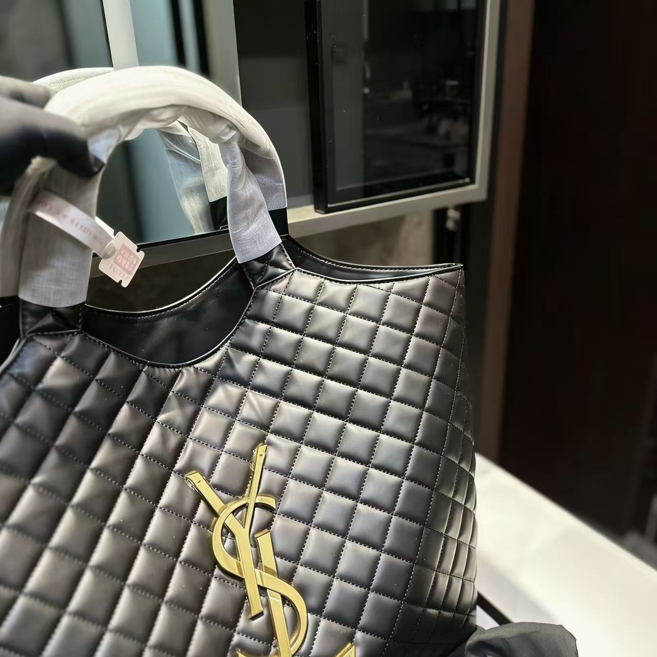 YSLミニマリストロゴショッピングバッグ【50％割引+送料無料】