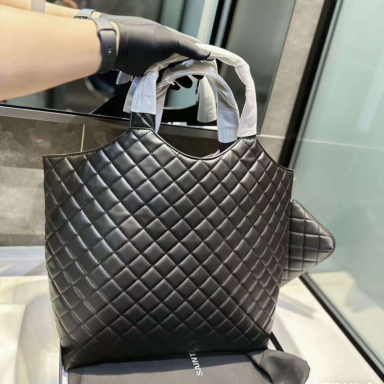 YSLミニマリストロゴショッピングバッグ【50％割引+送料無料】