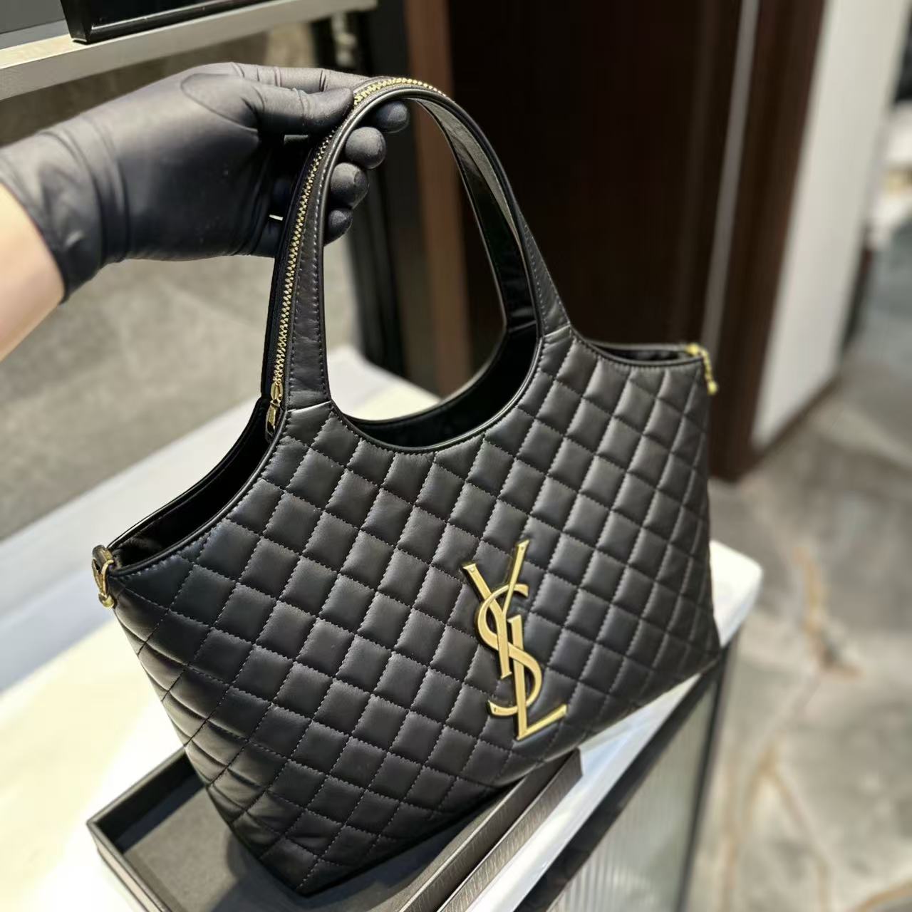 YSLミニマリストロゴショッピングバッグ【50％割引+送料無料】