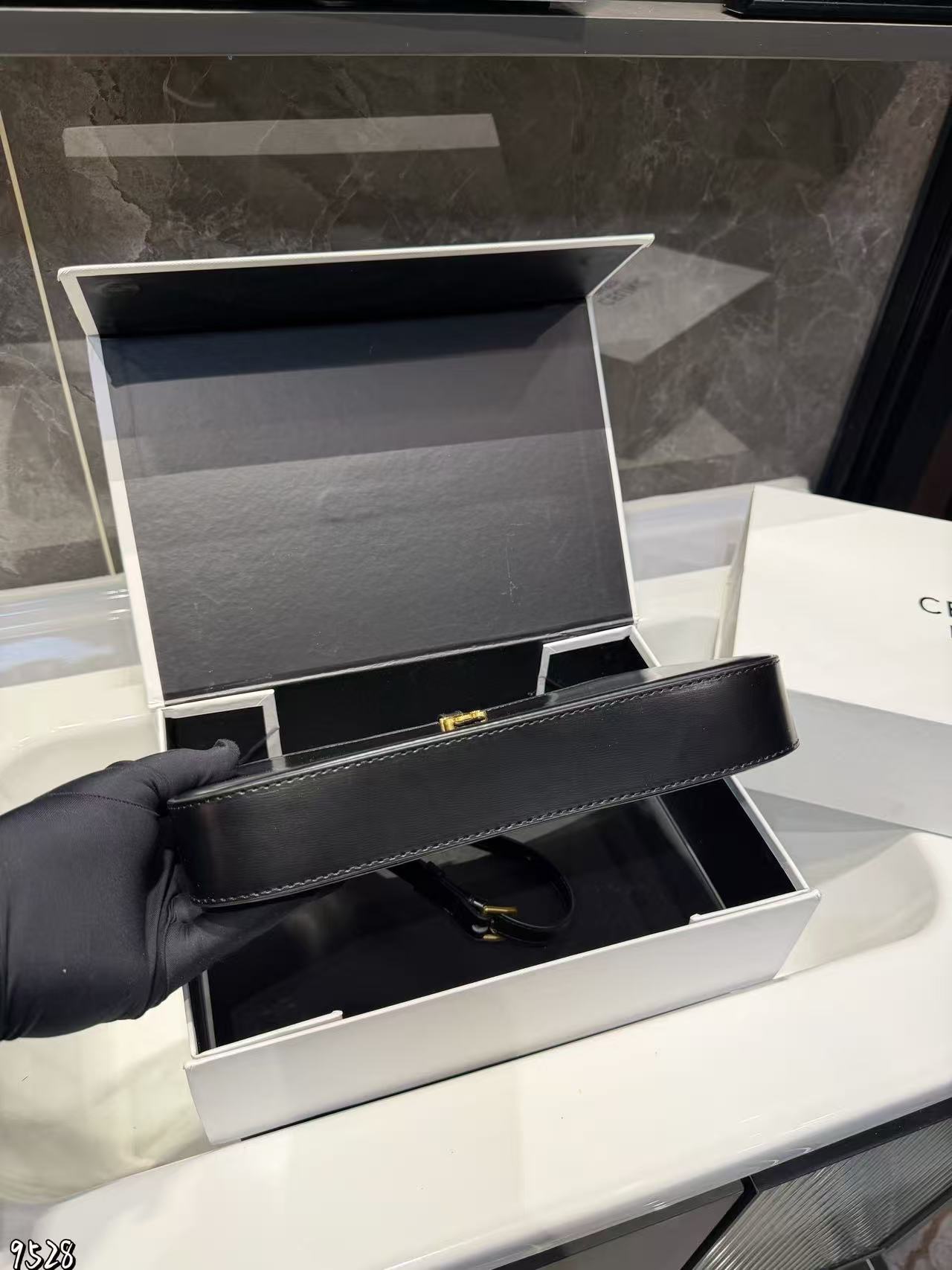 CEL1NE 凱旋門アンダーアームバッグ【50％割引+送料無料】