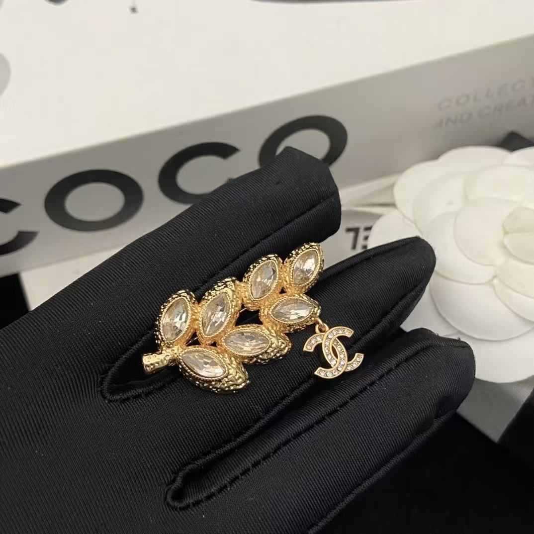 CHANE1 ダブルC ウィートイヤー ダイヤモンドブローチ【50％割引+送料無料】