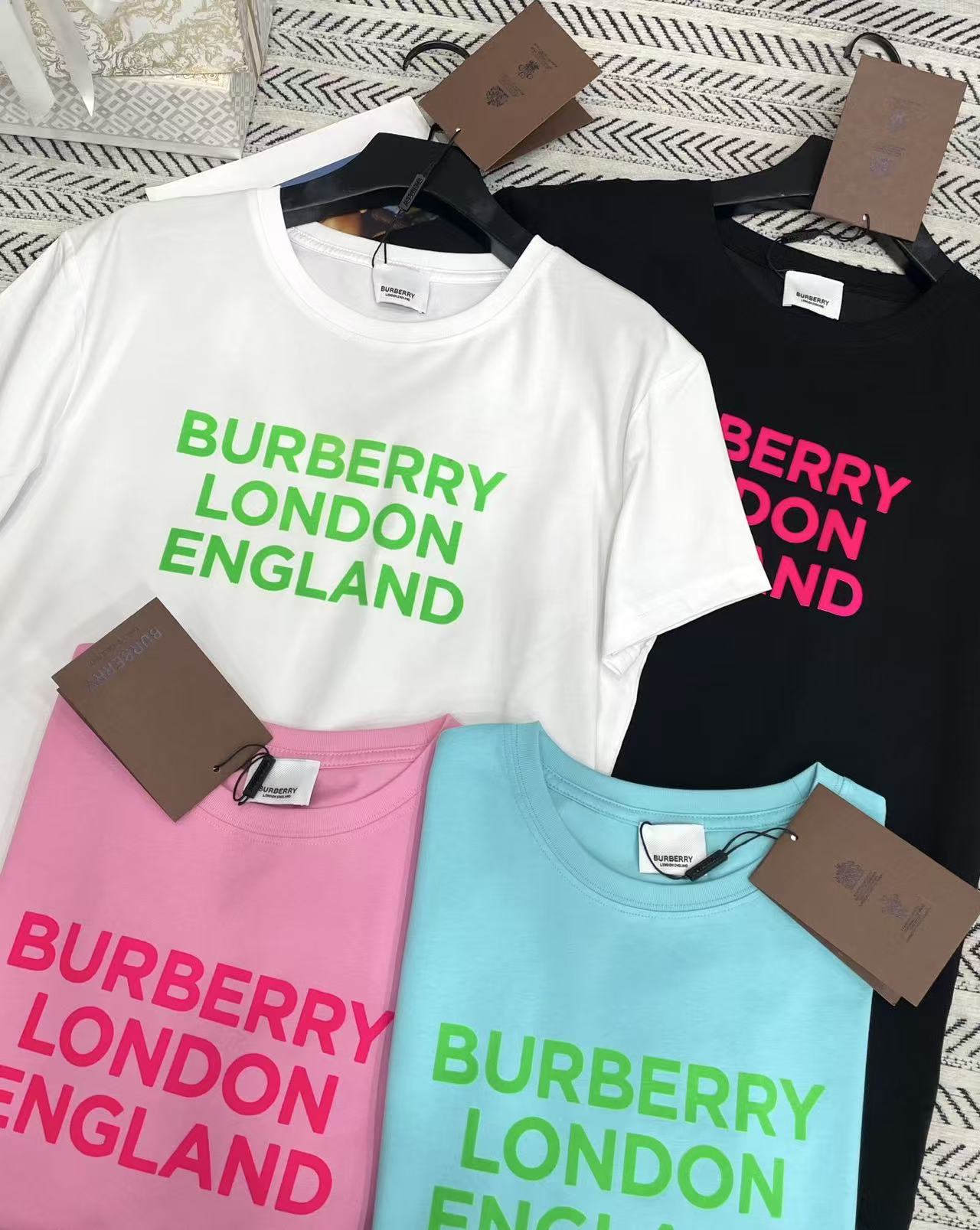 BUR8ERRY レターTシャツ【50％割引+送料無料】