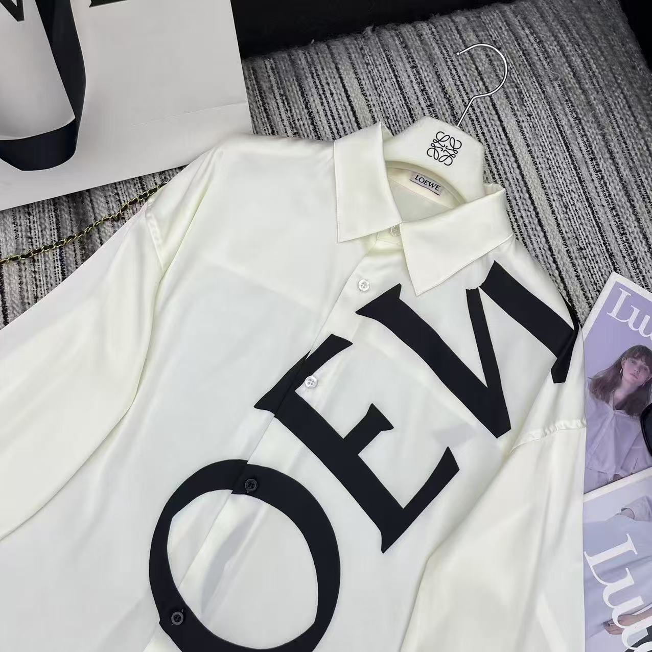 L0WEW レターシャツ【50％割引+送料無料】