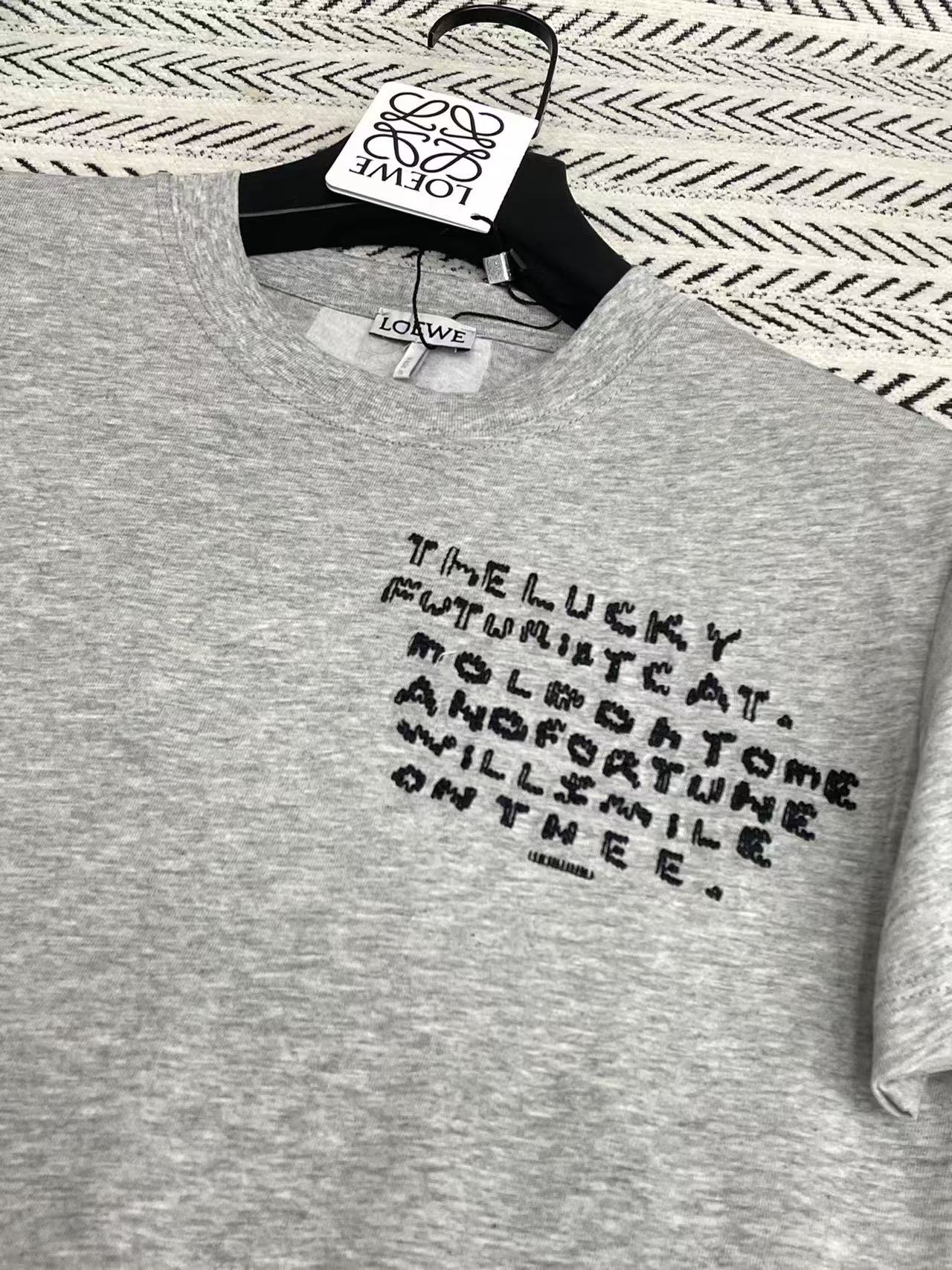 L0WEW 猫刺繍レターTシャツ【50％割引+送料無料】