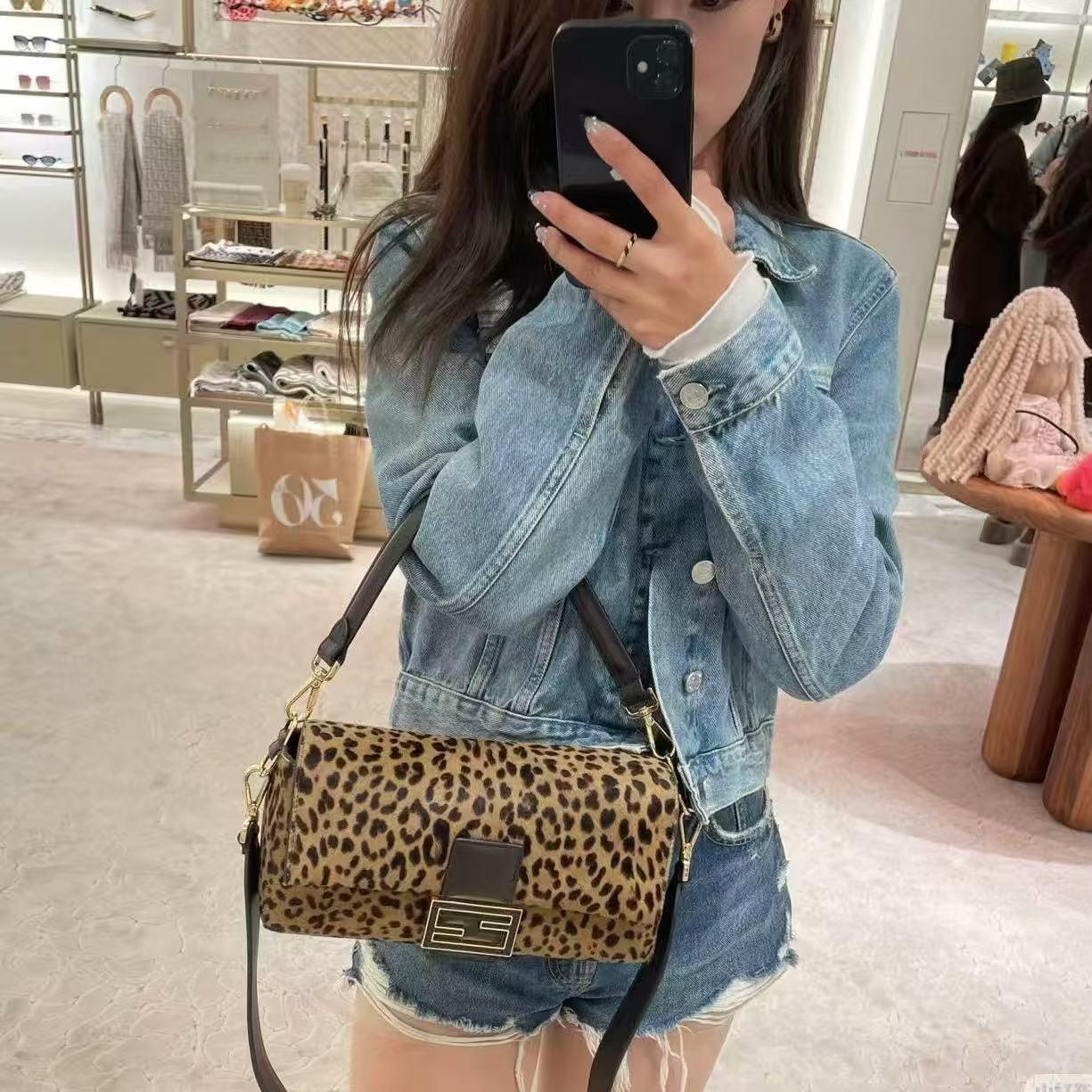 FEND1 レオパードプリント バゲットハンドバッグ【50％割引+送料無料】