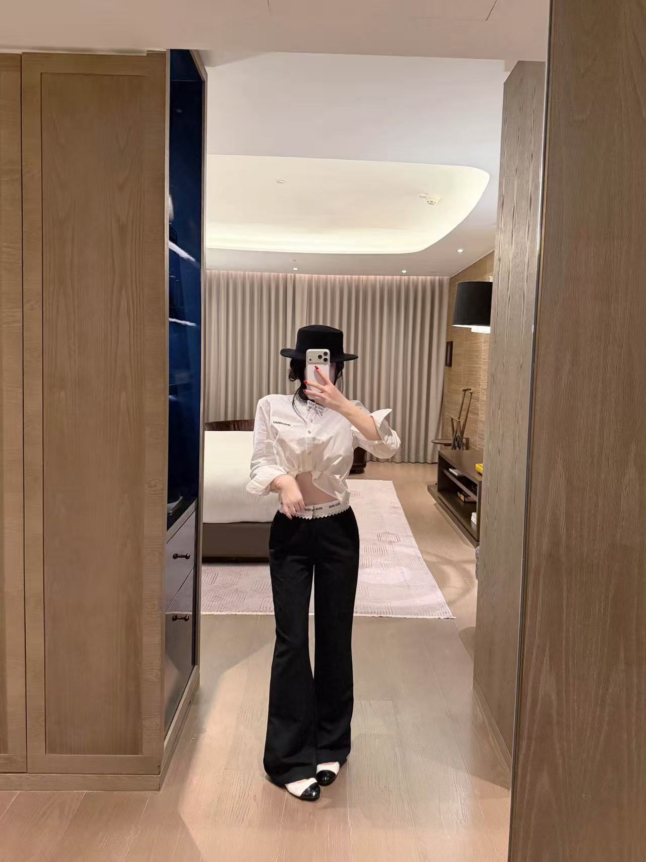 M1UM1U シャツ+フレアカジュアルパンツ ツーピースセット【50％割引+送料無料】