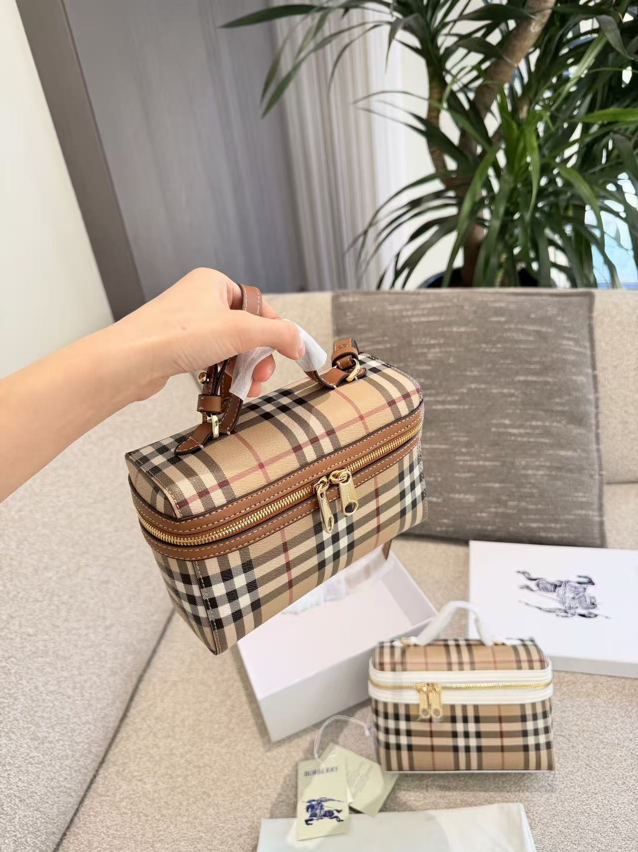 BUR8ERRYチェックハンドバッグ【50％割引+送料無料】