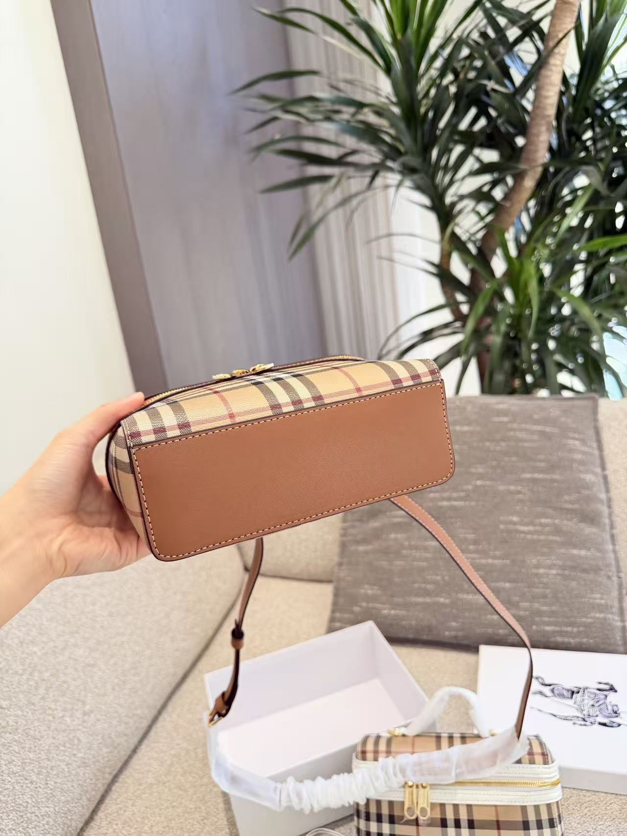 BUR8ERRYチェックハンドバッグ【50％割引+送料無料】