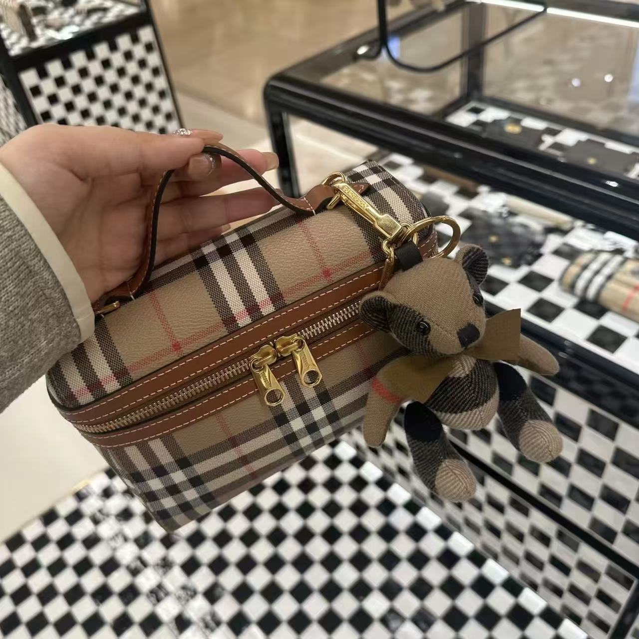 BUR8ERRYチェックハンドバッグ【50％割引+送料無料】