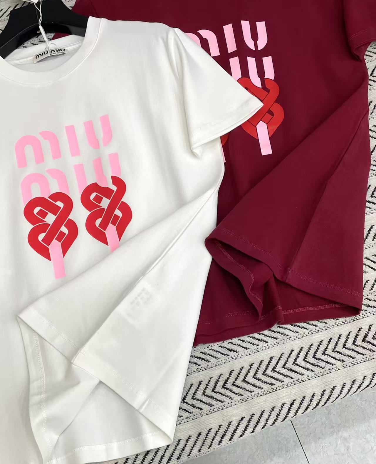 M1UM1U ハートレターTシャツ【50％割引+送料無料】