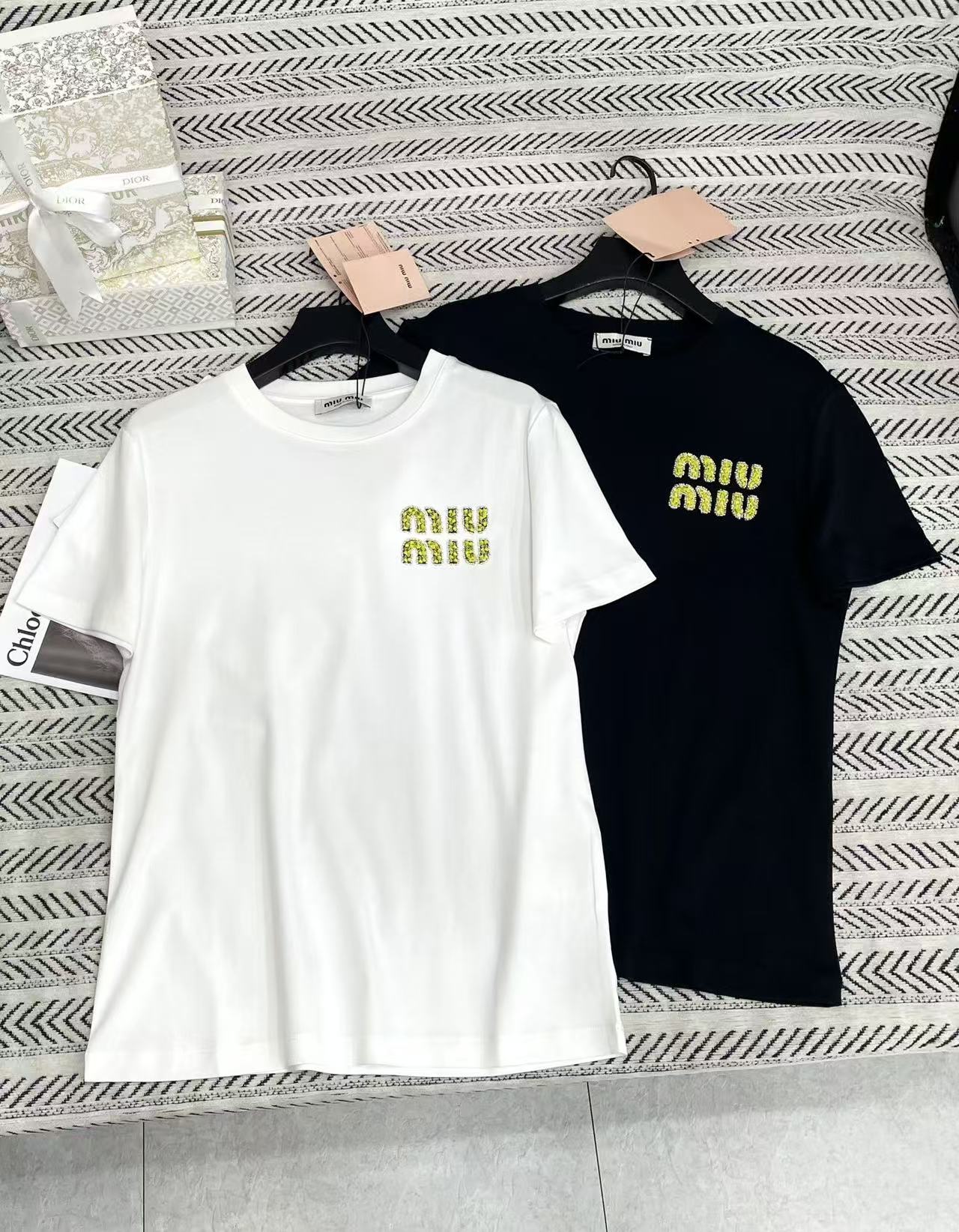 M1UM1U シンプル3DレターTシャツ【50％割引+送料無料】