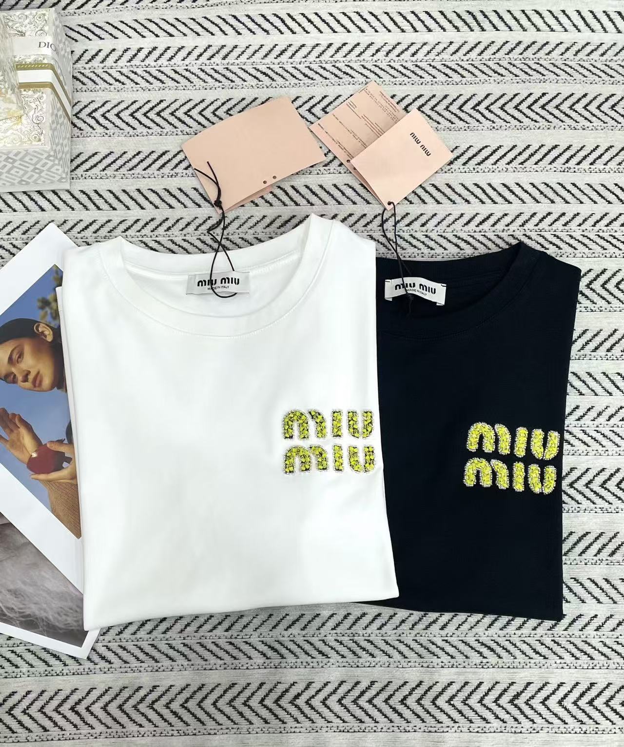 M1UM1U シンプル3DレターTシャツ【50％割引+送料無料】