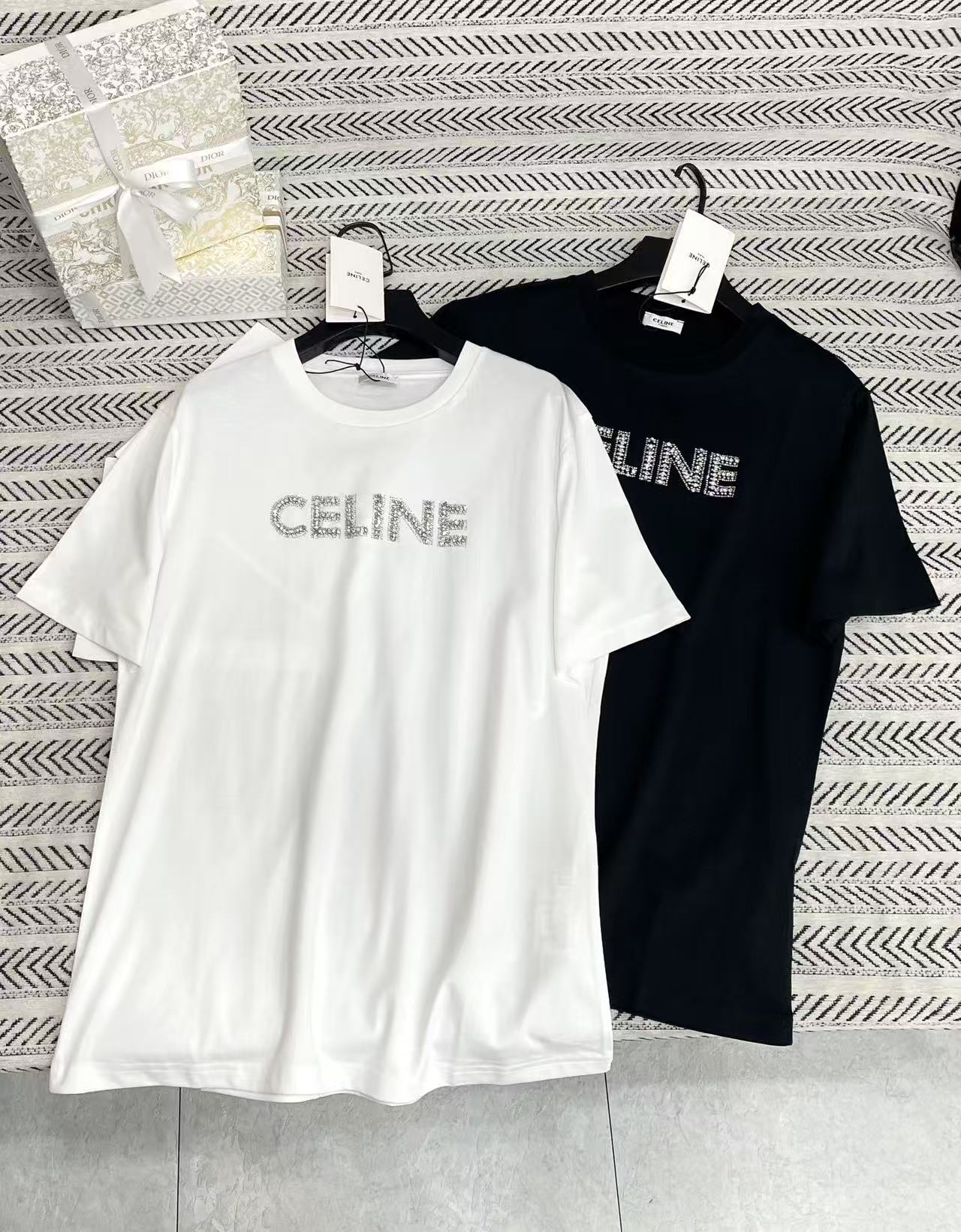CEL1NE ビーズレターTシャツ【50％割引+送料無料】