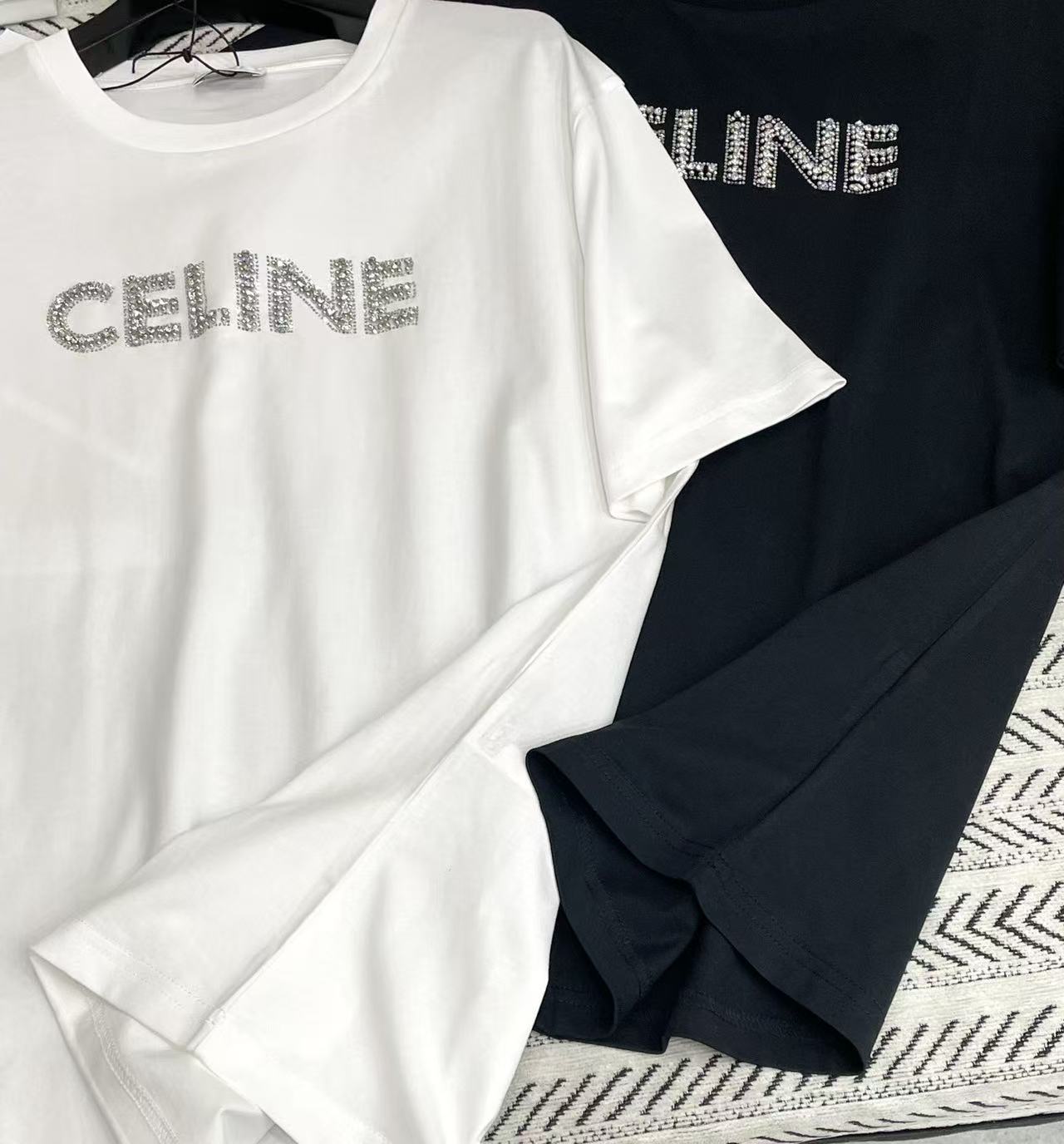 CEL1NE ビーズレターTシャツ【50％割引+送料無料】