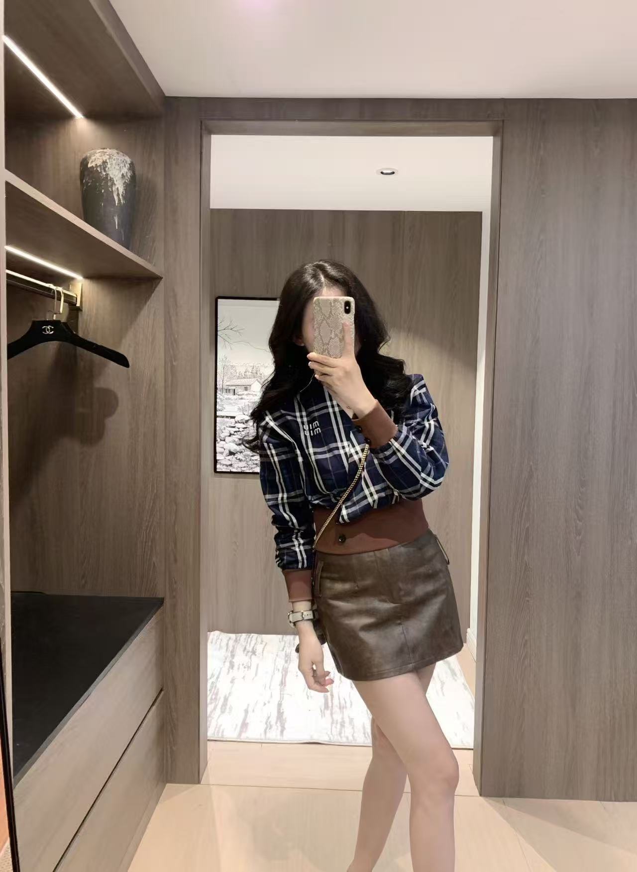 M1UM1U チェック柄Vネックシャツ【50％割引+送料無料】