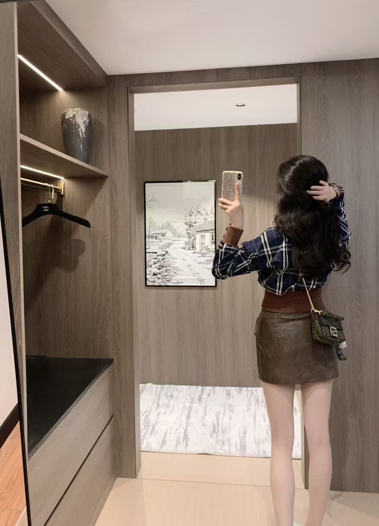 M1UM1U チェック柄Vネックシャツ【50％割引+送料無料】