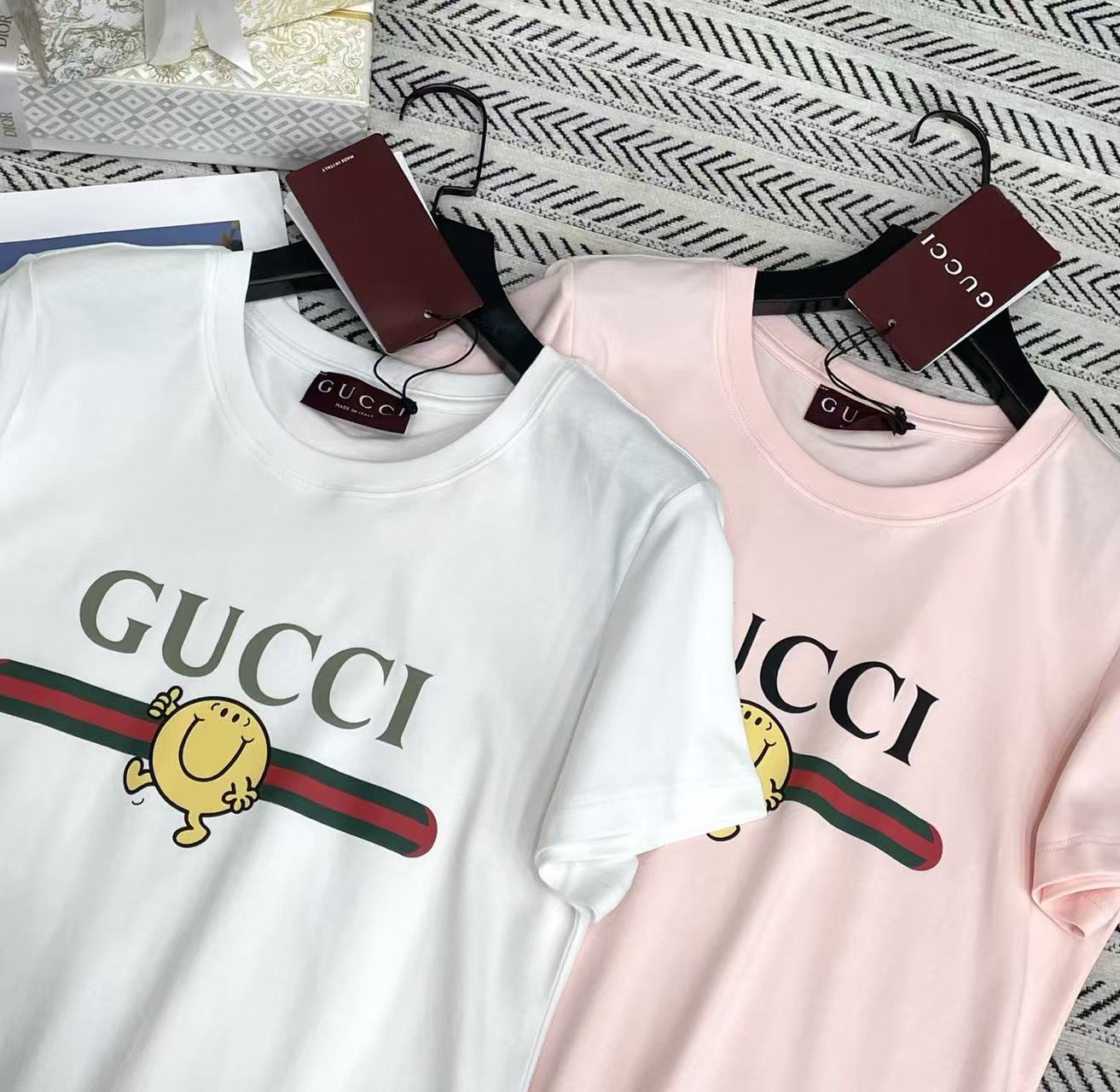 GUCC1 スマイリーフェイス レター Tシャツ【50％割引+送料無料】