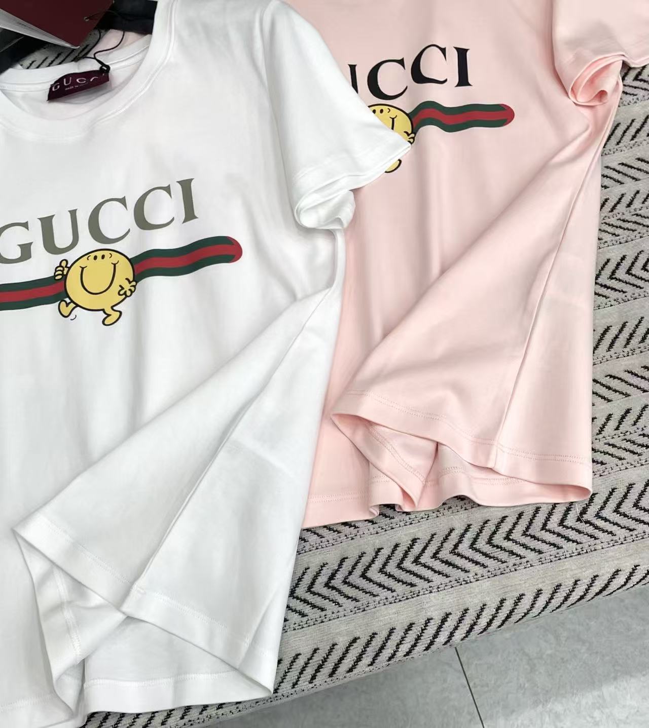 GUCC1 スマイリーフェイス レター Tシャツ【50％割引+送料無料】