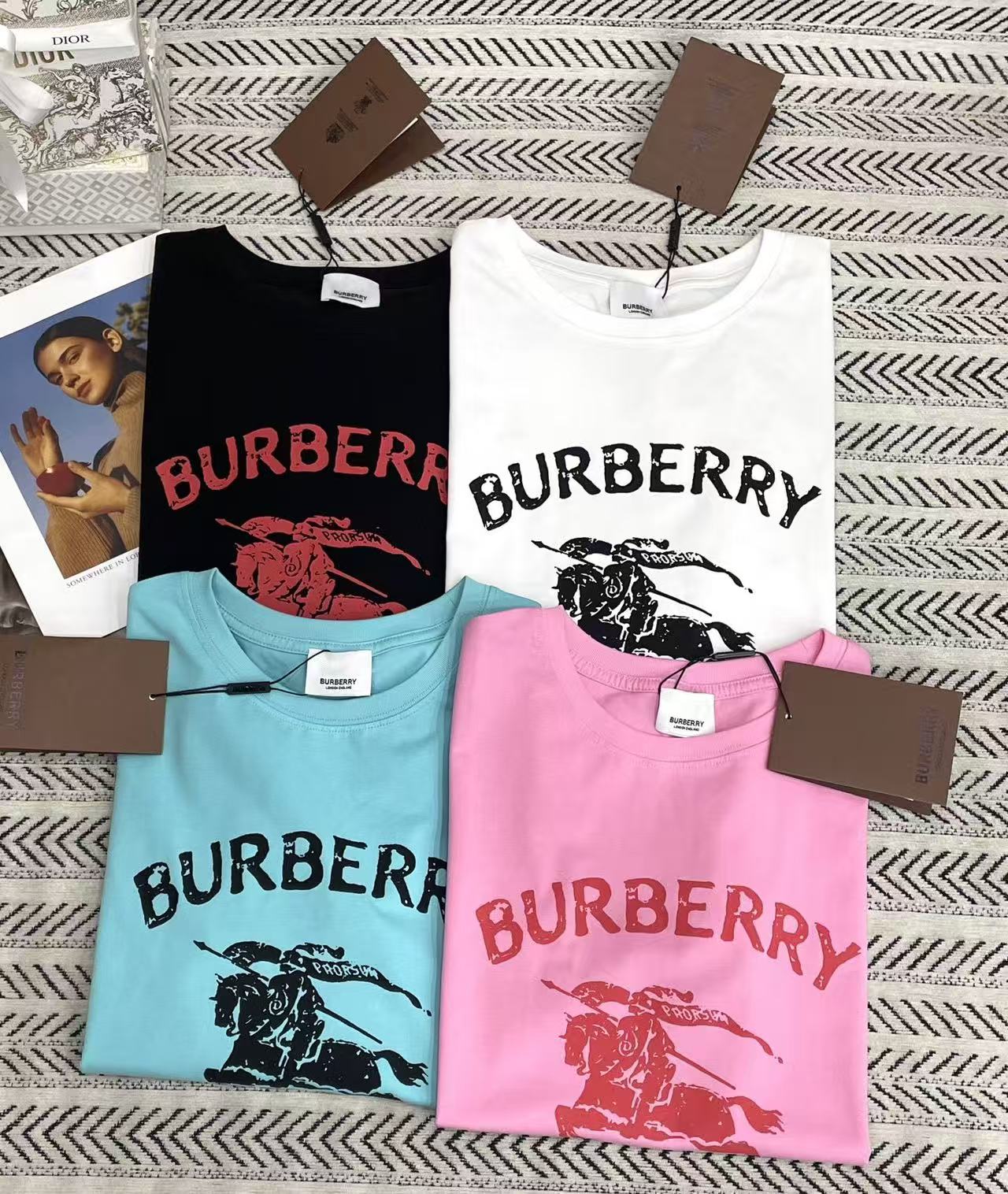 BUR8ERRY ウォーホース レターTシャツ【50％割引+送料無料】