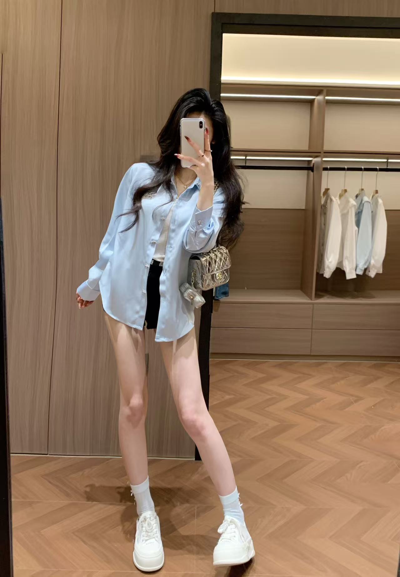 M1UM1U ラインストーンレターシャツ【50％割引+送料無料】