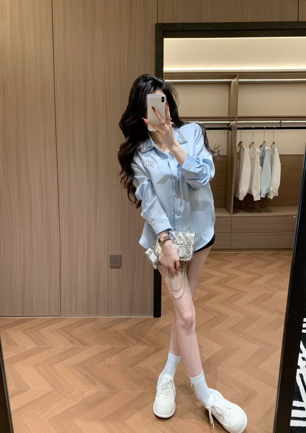 M1UM1U ラインストーンレターシャツ【50％割引+送料無料】