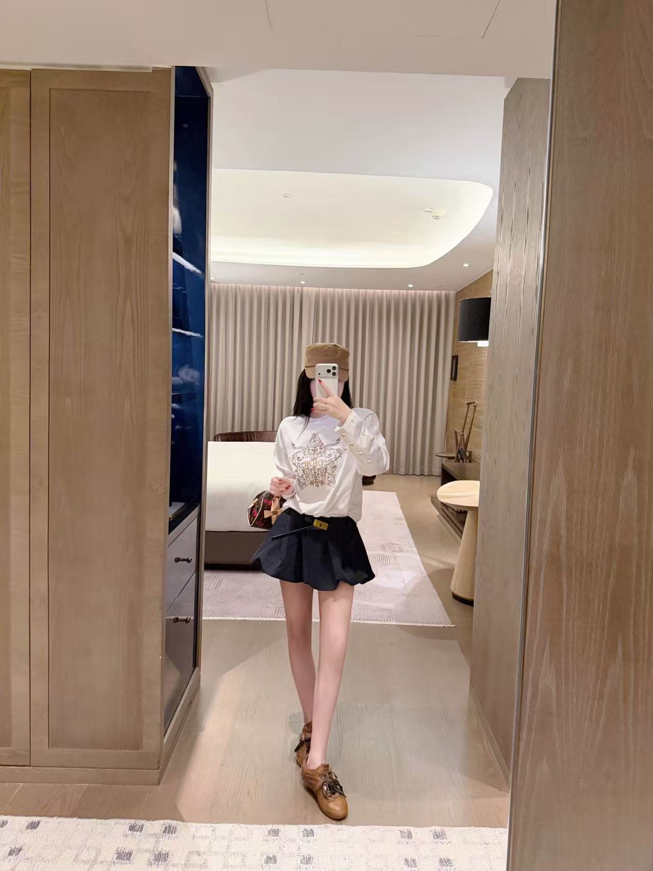 DIOR 五芒星刺繍スパンコールTシャツ【50％割引+送料無料】