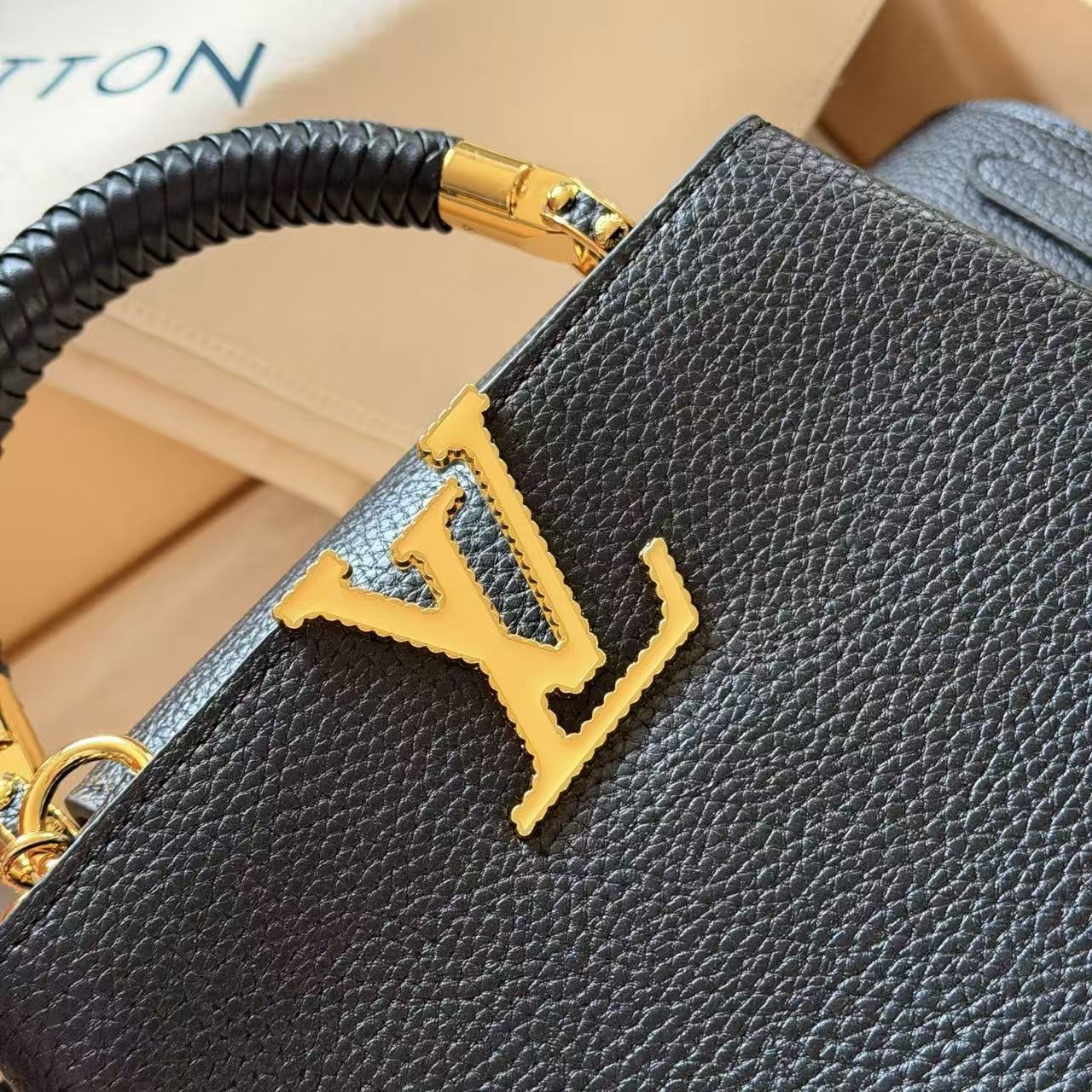 LV Capucinesハンドバッグ【50％割引+送料無料】