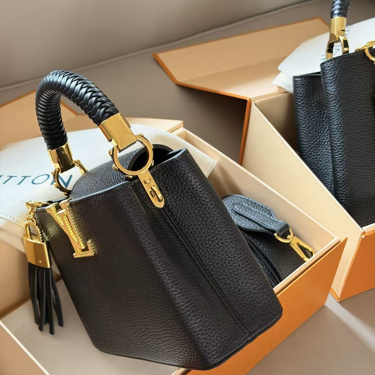 LV Capucinesハンドバッグ【50％割引+送料無料】