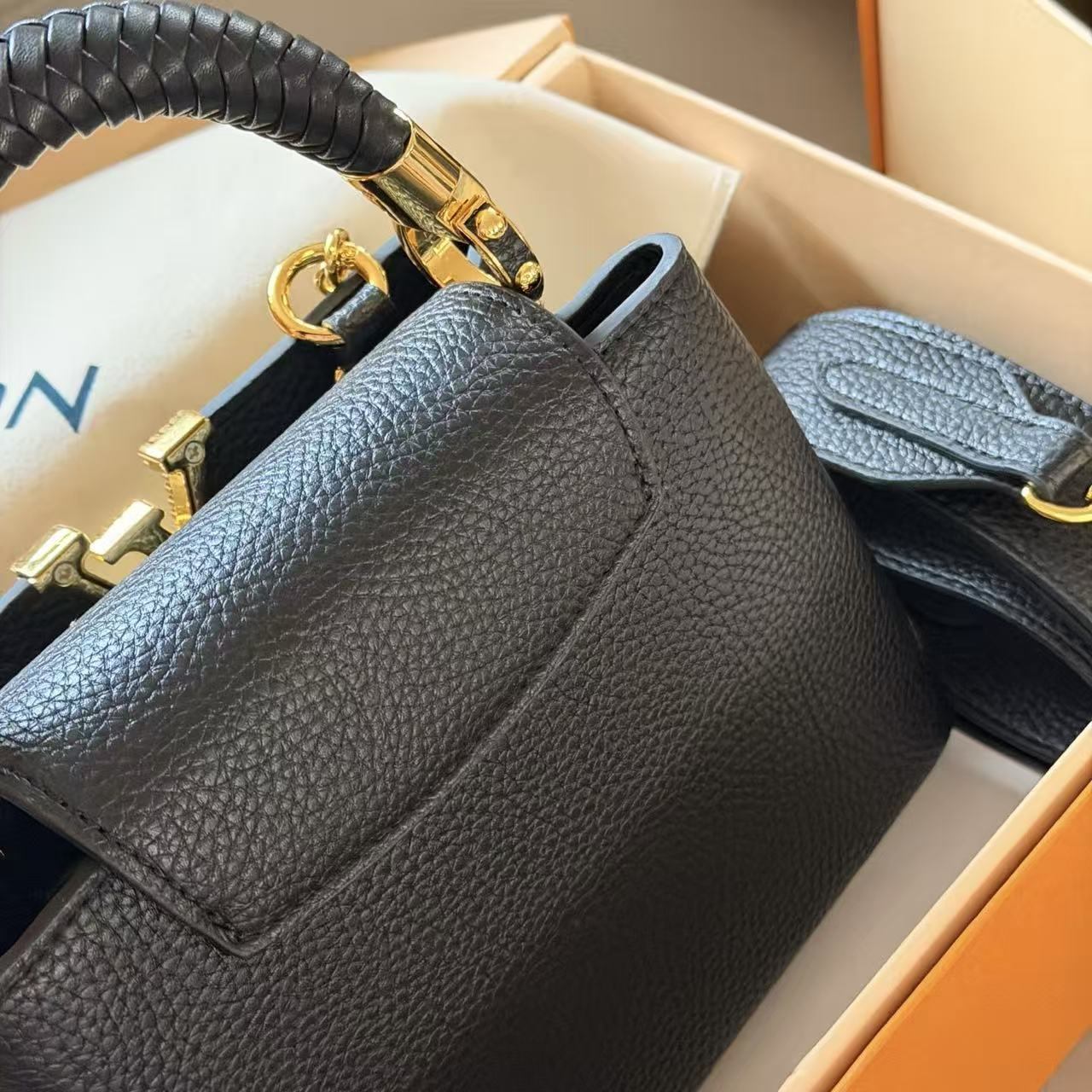 LV Capucinesハンドバッグ【50％割引+送料無料】