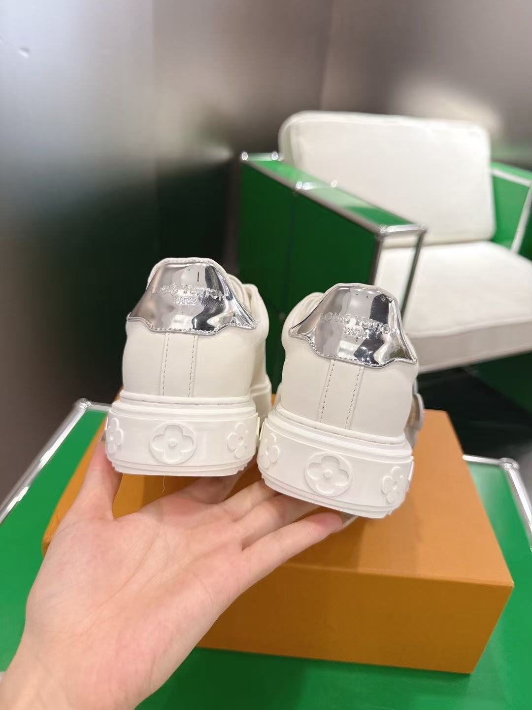 LV高級レザー四つ葉のクローバーカジュアルシューズ【50％割引+送料無料】