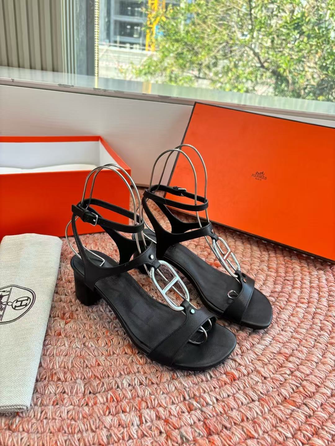 HERME5高品質kellyチャンキーヒールサンダル【50％割引+送料無料】