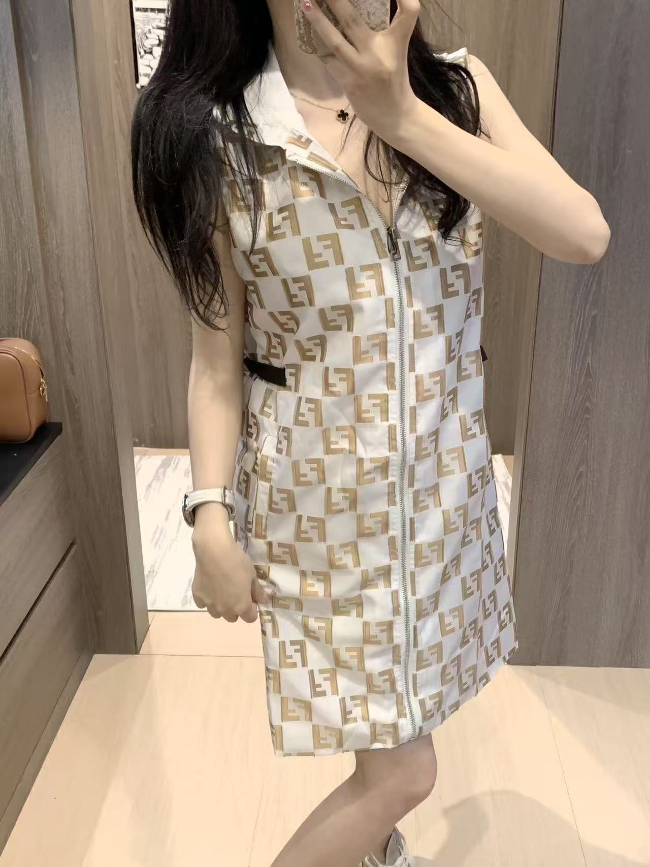 FENDIフード付きノースリーブドレス【50％割引+送料無料】