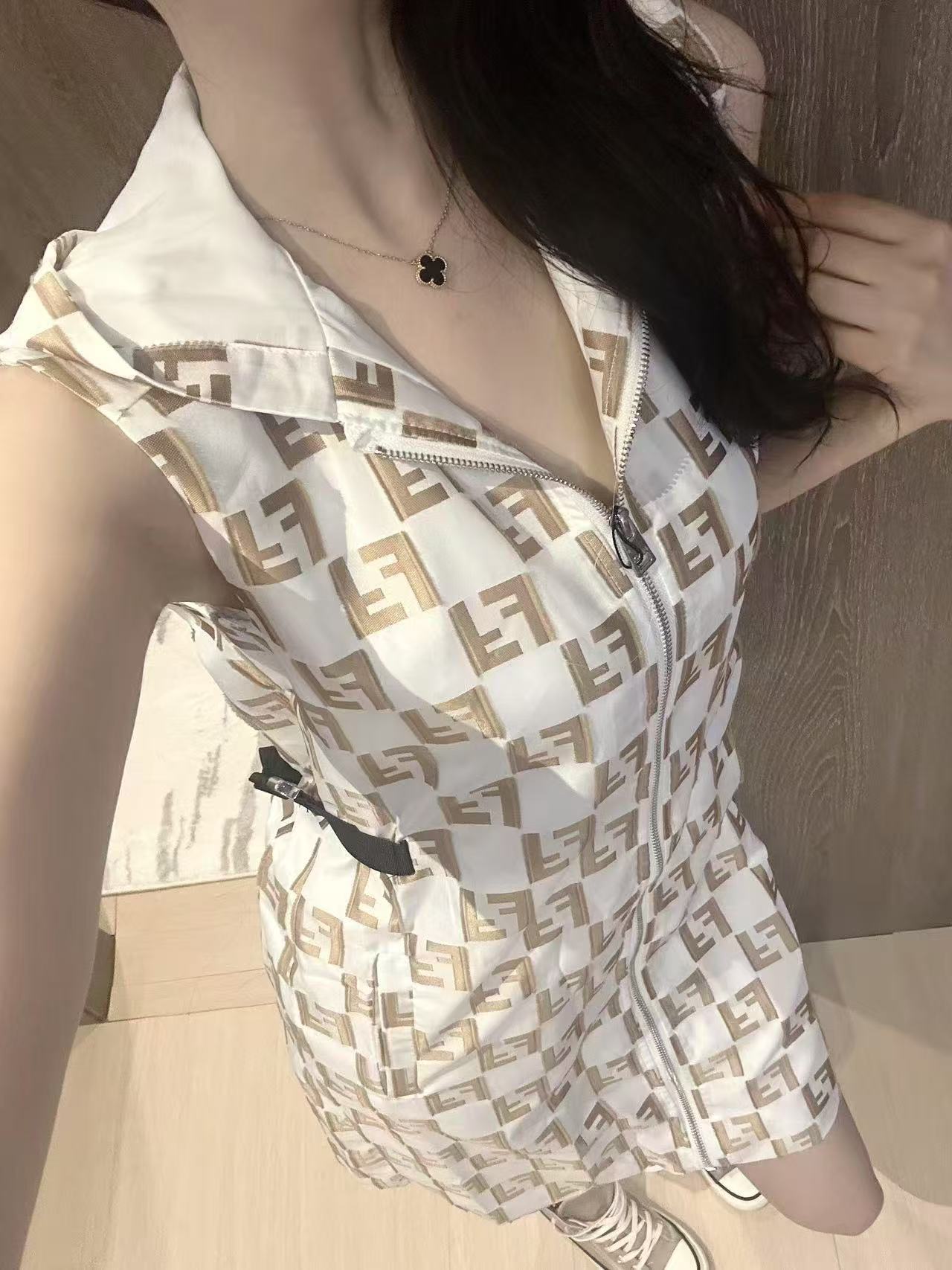 FENDIフード付きノースリーブドレス【50％割引+送料無料】