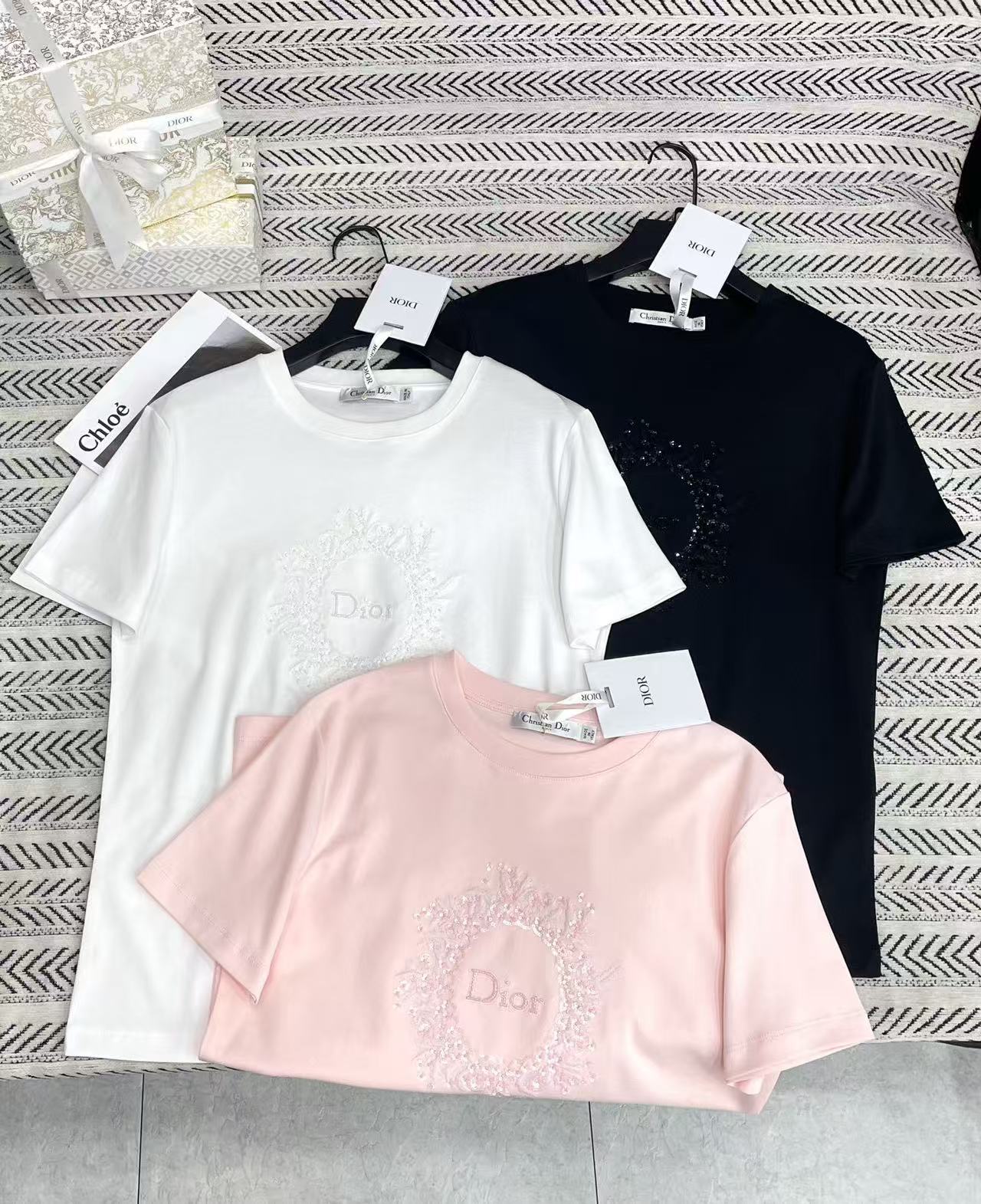 DIOR スパンコール刺繍レターTシャツ【50％割引+送料無料】