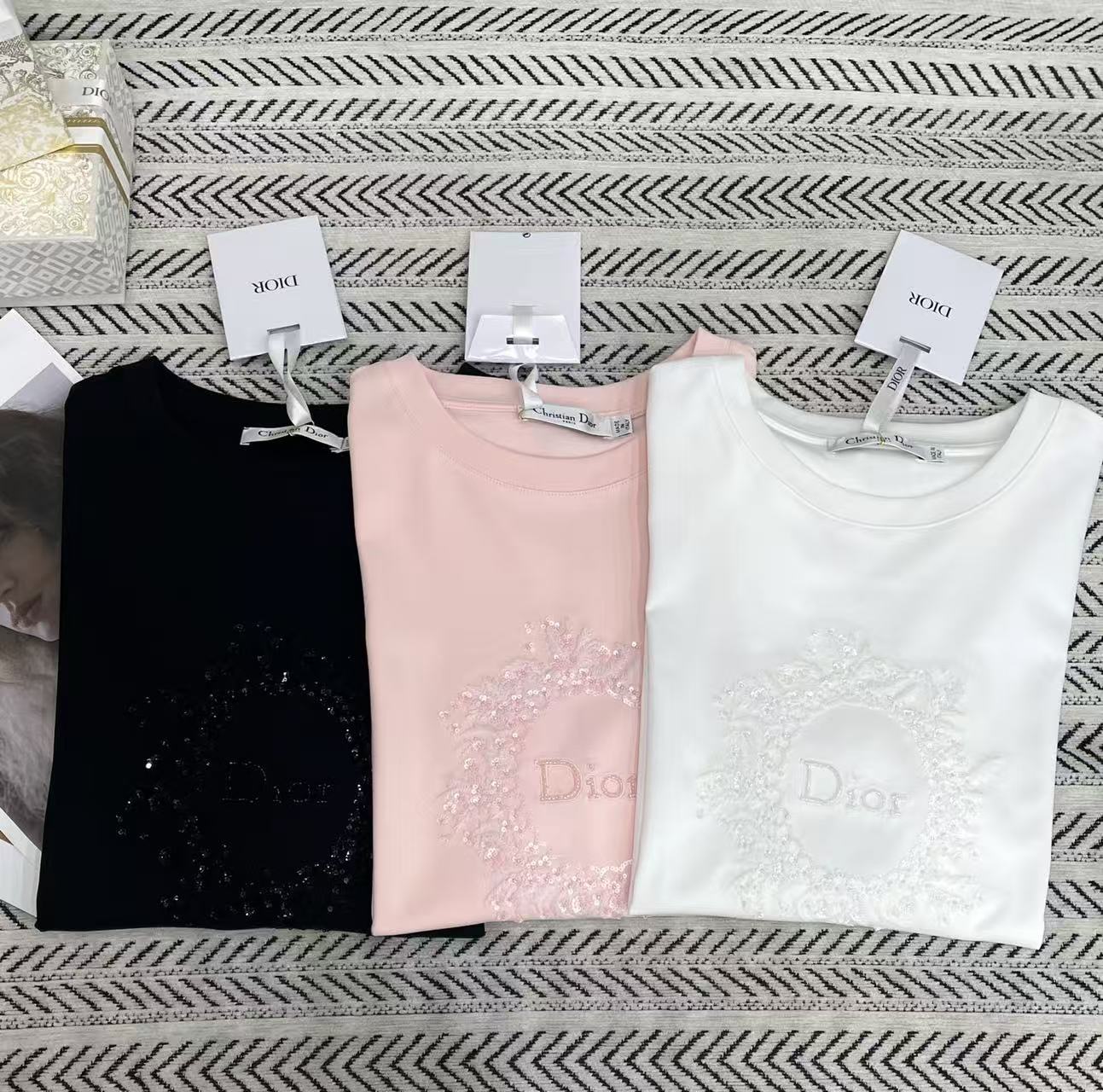 DIOR スパンコール刺繍レターTシャツ【50％割引+送料無料】
